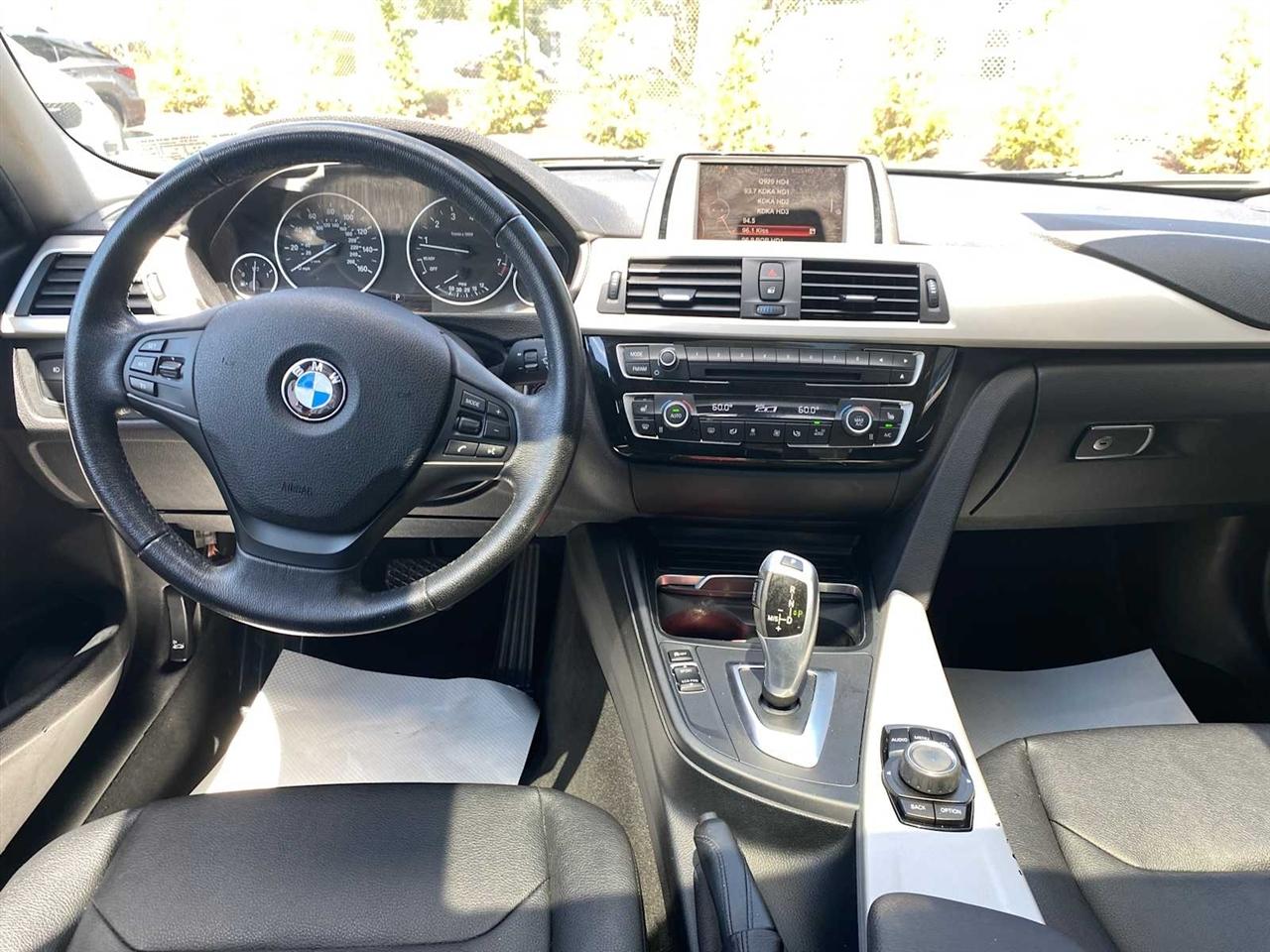 BMW 3-Series 320i xDrive Sedan 2017