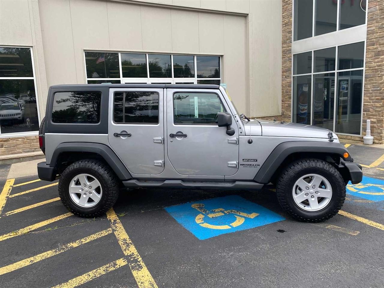 Jeep Wrangler Unlimited Sport 4WD 2017