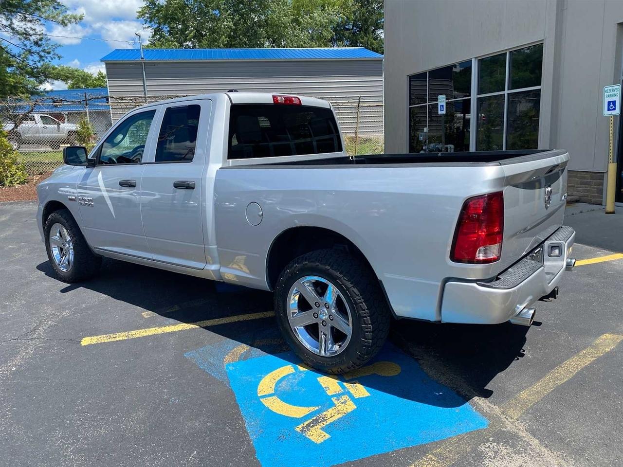 RAM 1500 Express 4x4 Quad Cab 6'4" Box 2013