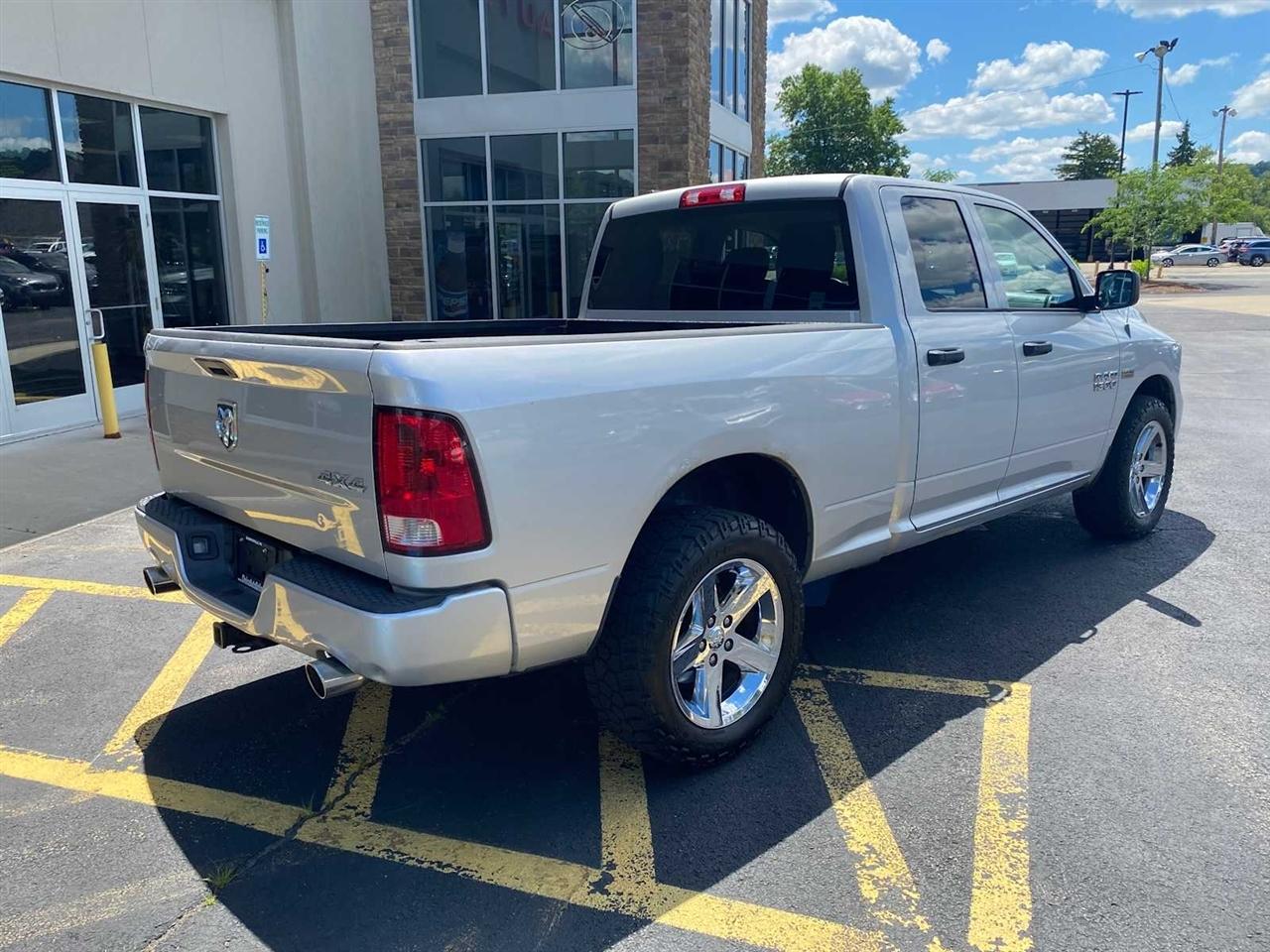 RAM 1500 Express 4x4 Quad Cab 6'4" Box 2013