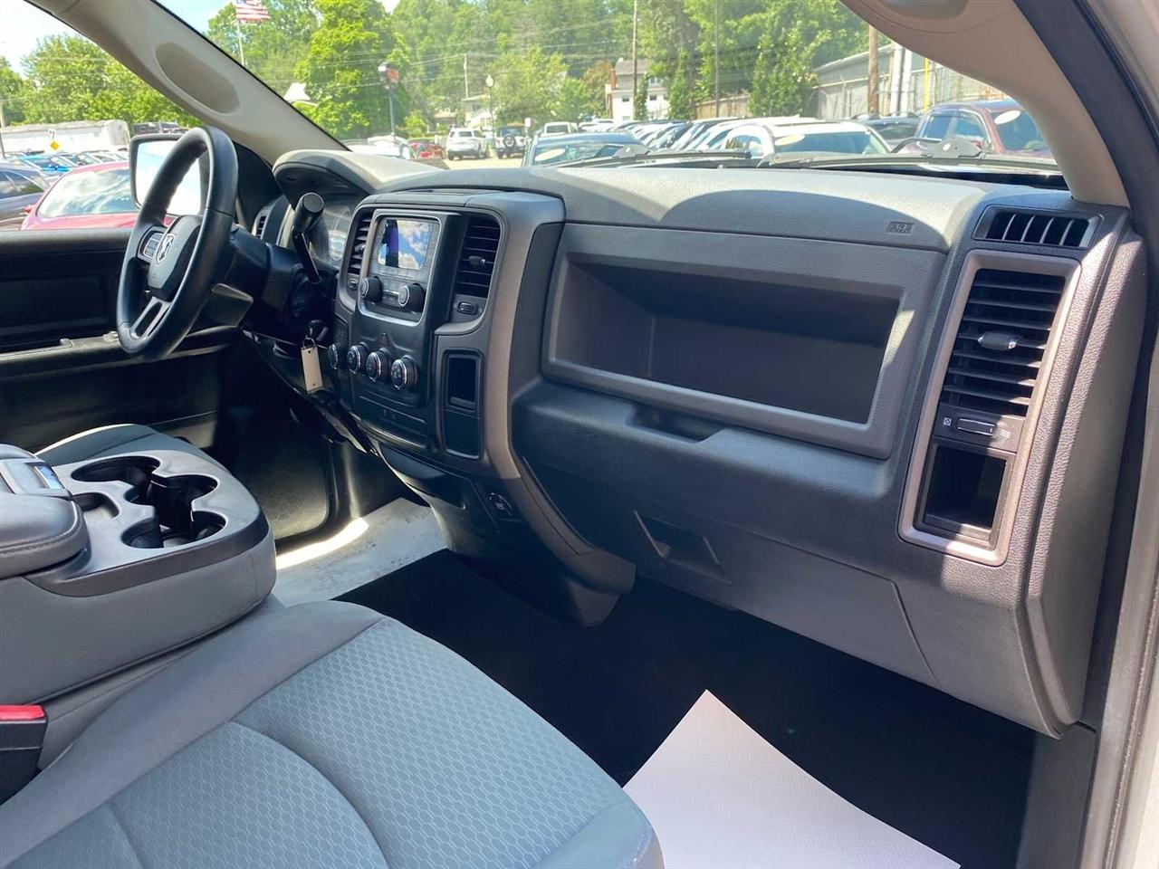 RAM 1500 Express 4x4 Quad Cab 6'4" Box 2013