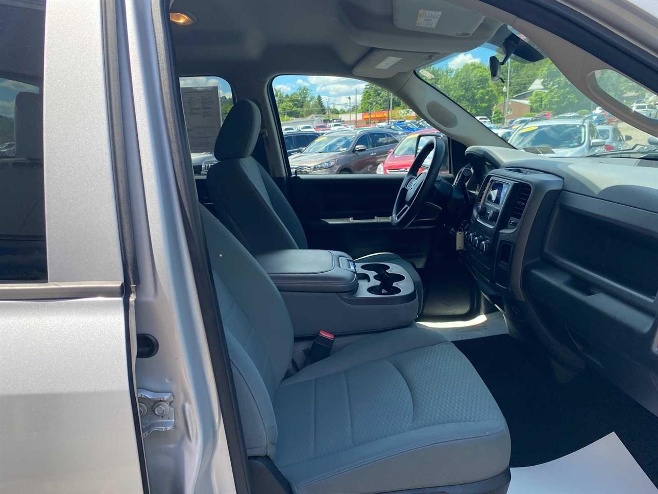 RAM 1500 Express 4x4 Quad Cab 6'4" Box 2013
