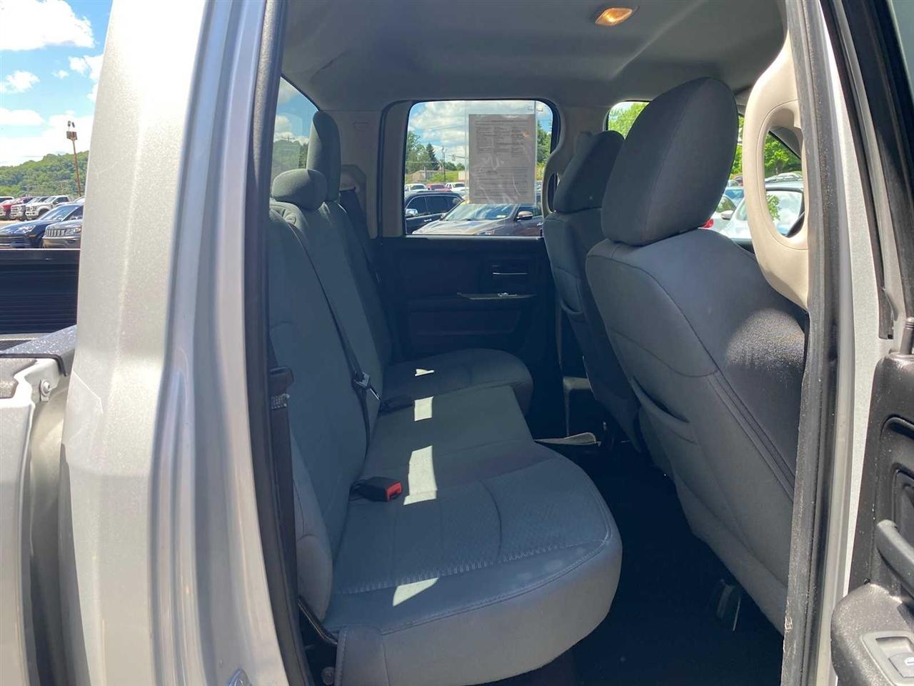 RAM 1500 Express 4x4 Quad Cab 6'4" Box 2013