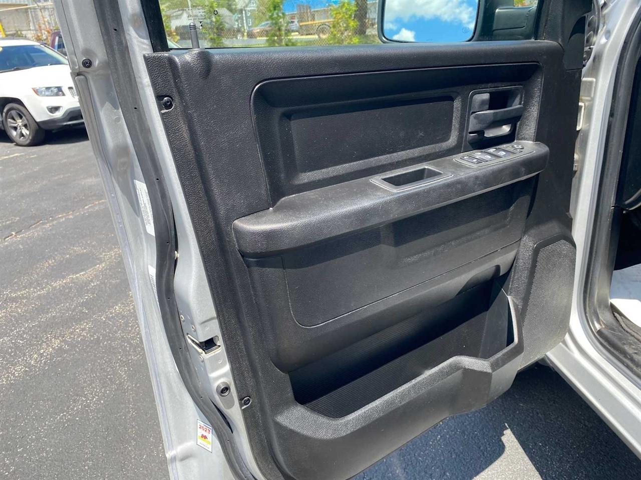 RAM 1500 Express 4x4 Quad Cab 6'4" Box 2013