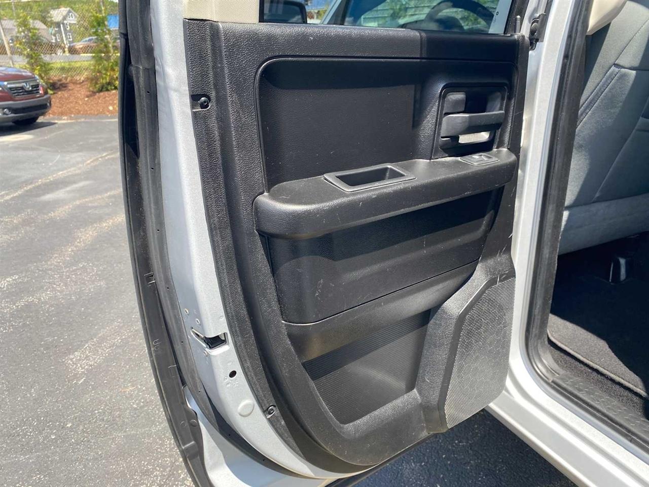 RAM 1500 Express 4x4 Quad Cab 6'4" Box 2013