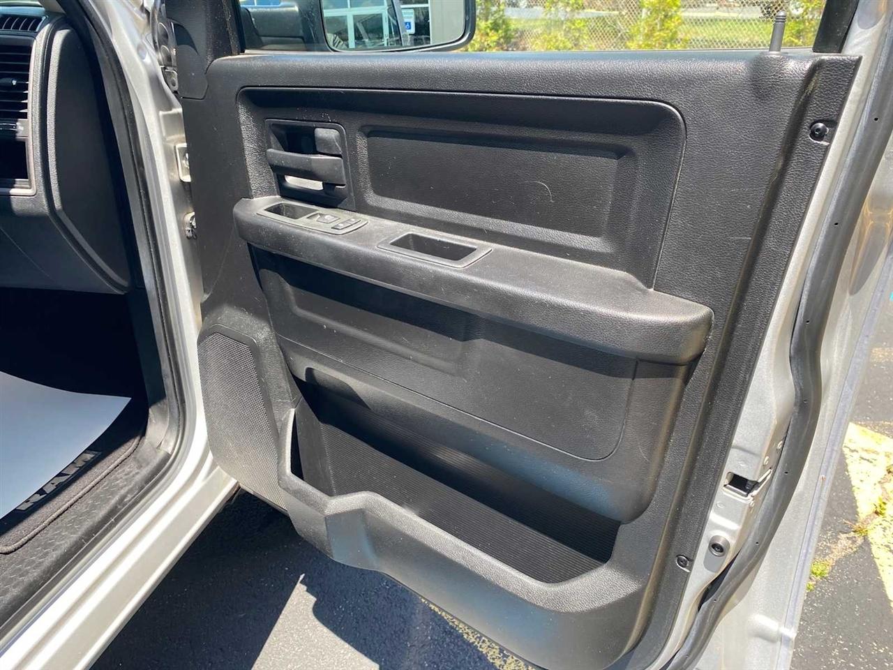 RAM 1500 Express 4x4 Quad Cab 6'4" Box 2013