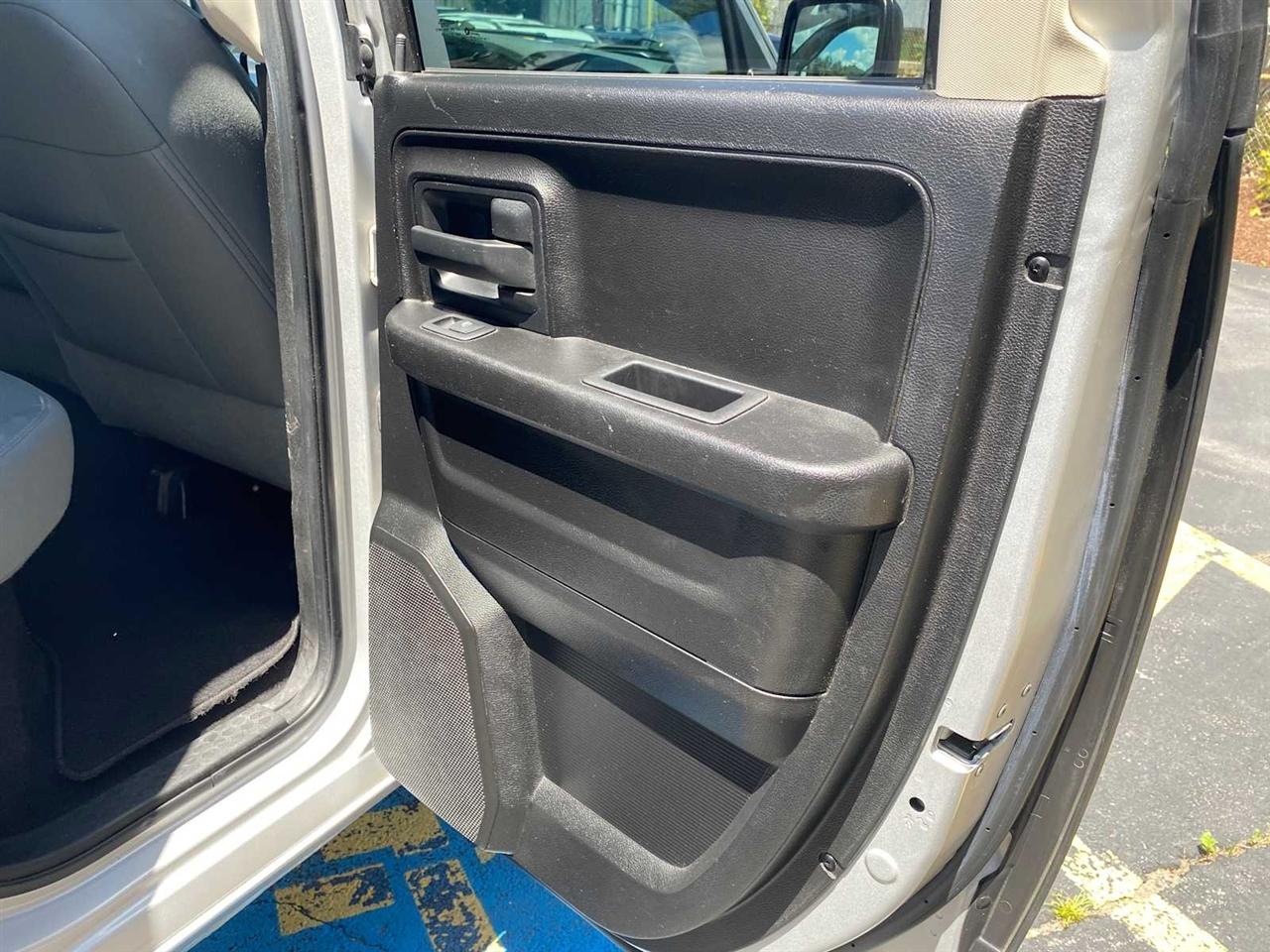 RAM 1500 Express 4x4 Quad Cab 6'4" Box 2013