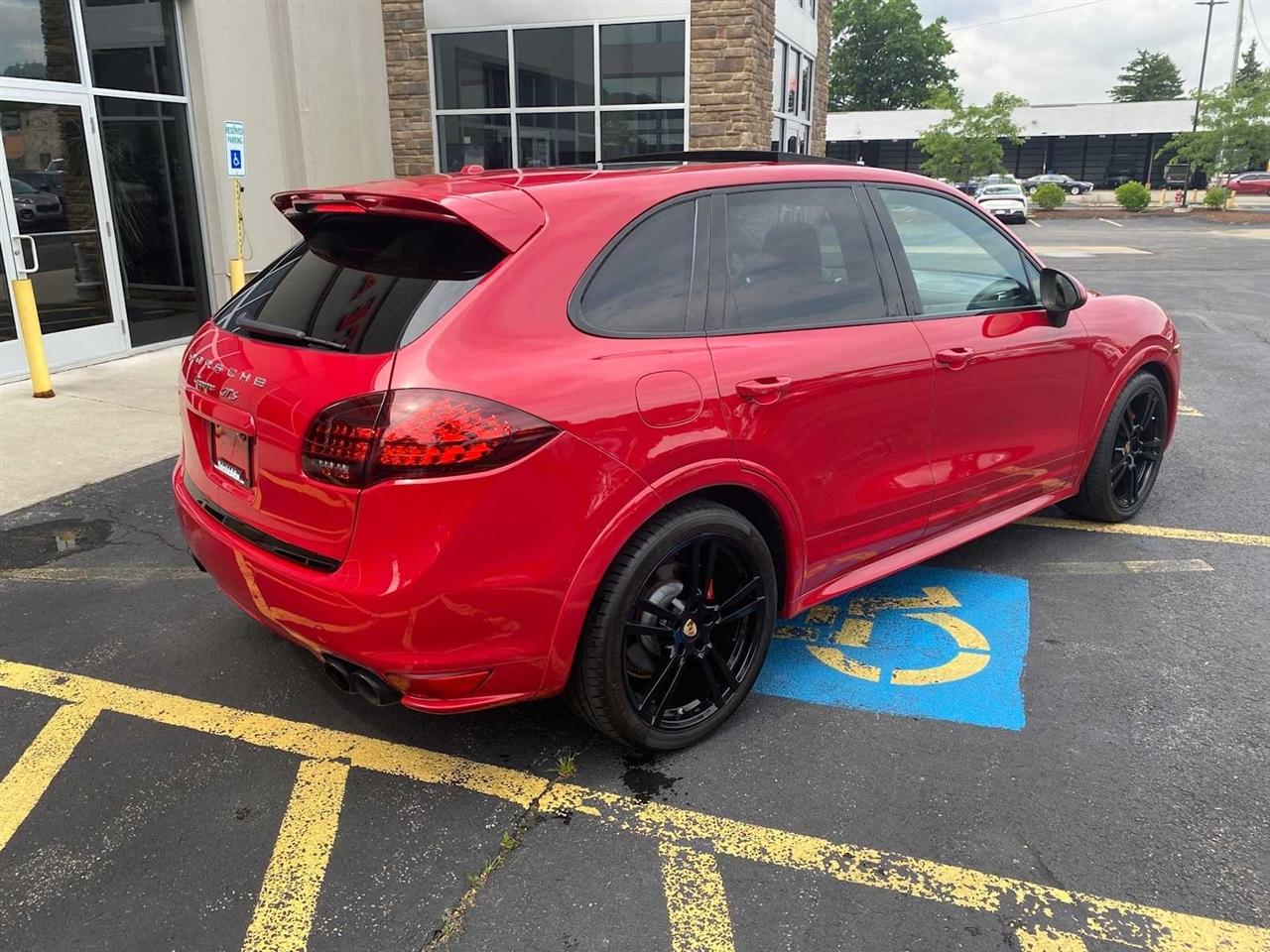 Porsche Cayenne GTS 2013
