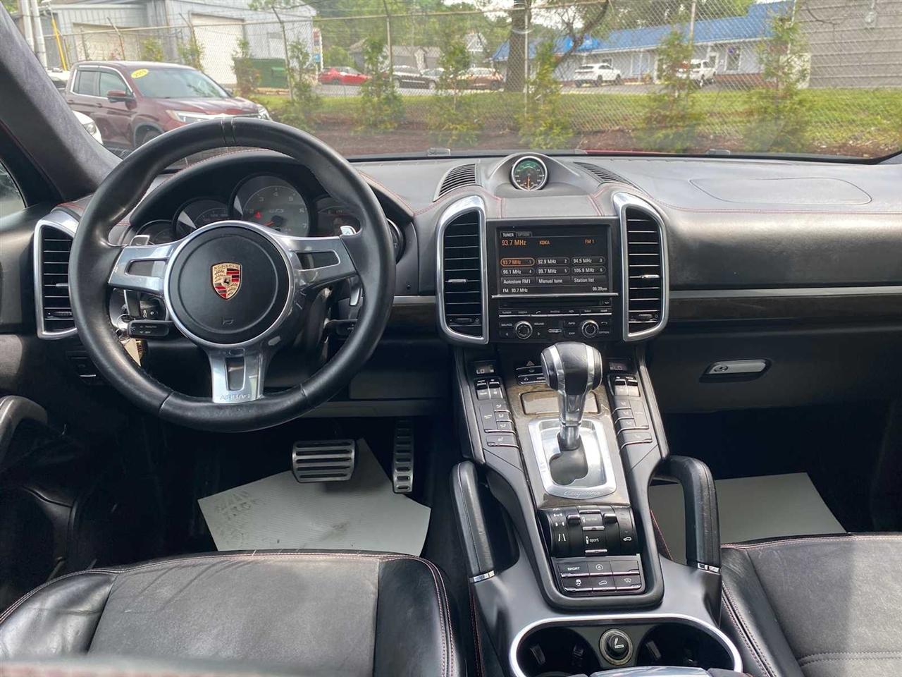Porsche Cayenne GTS 2013