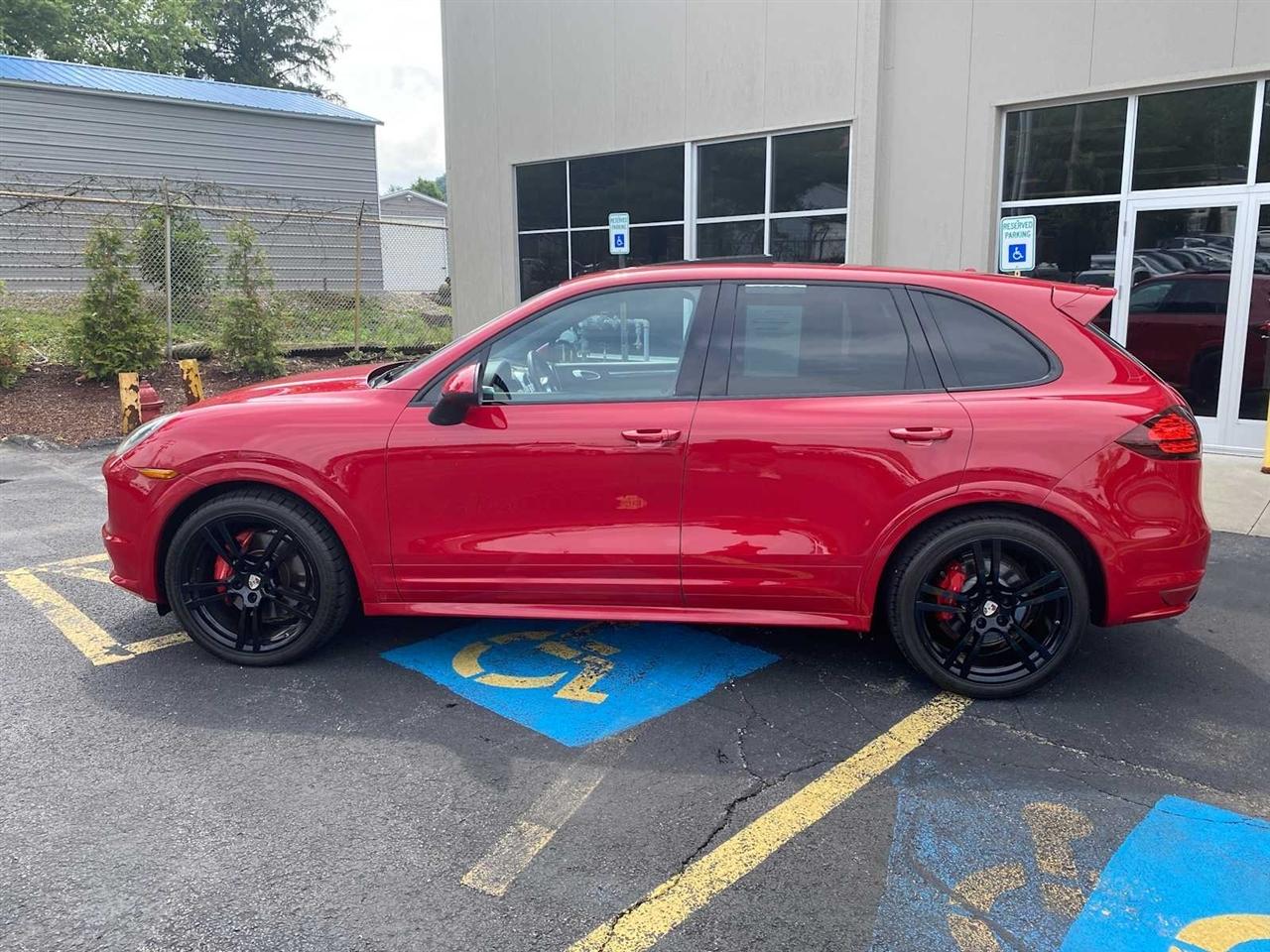 Porsche Cayenne GTS 2013