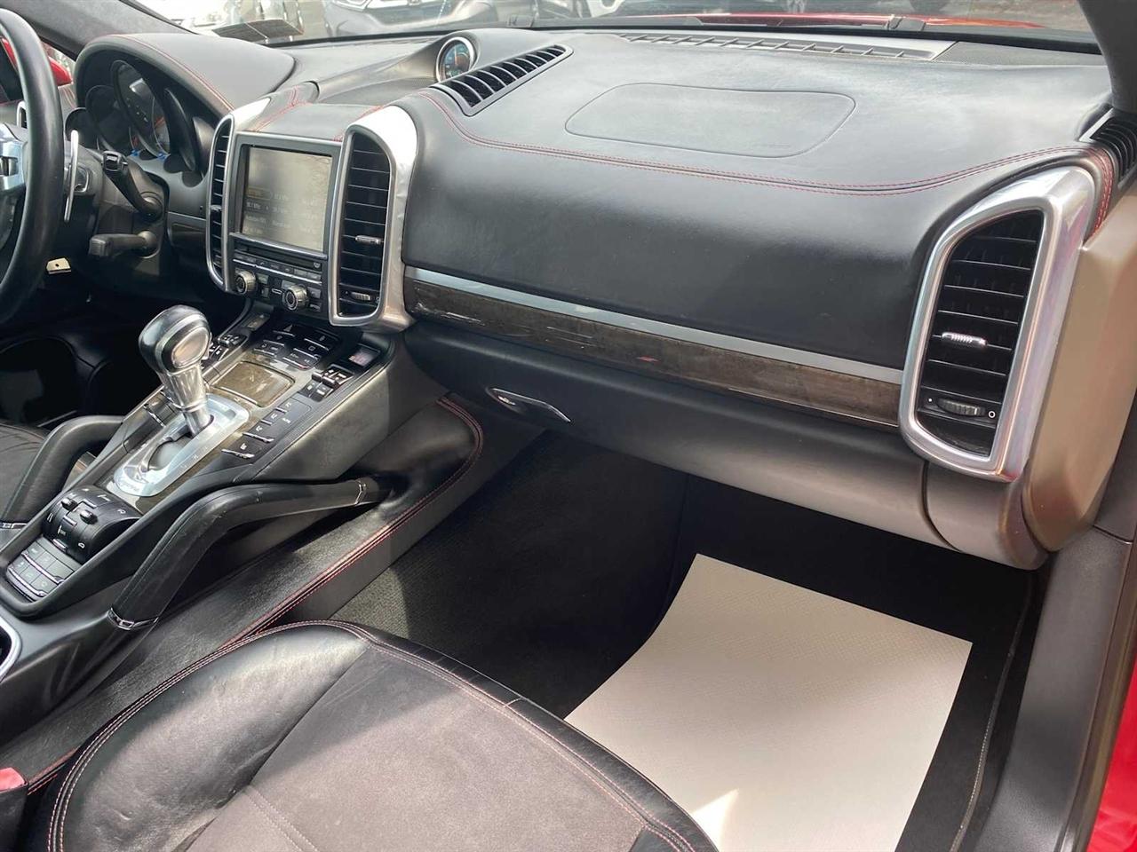 Porsche Cayenne GTS 2013