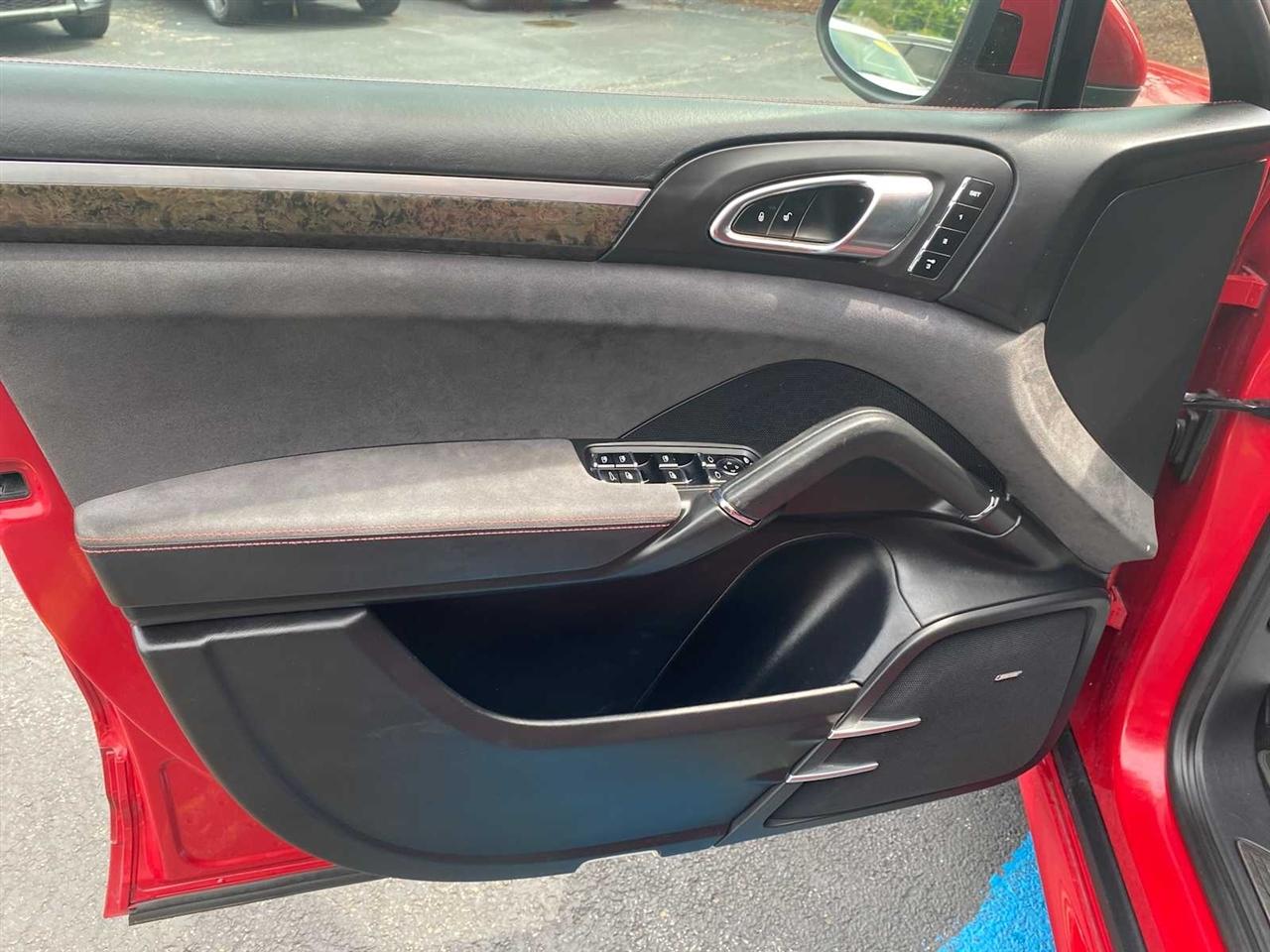 Porsche Cayenne GTS 2013