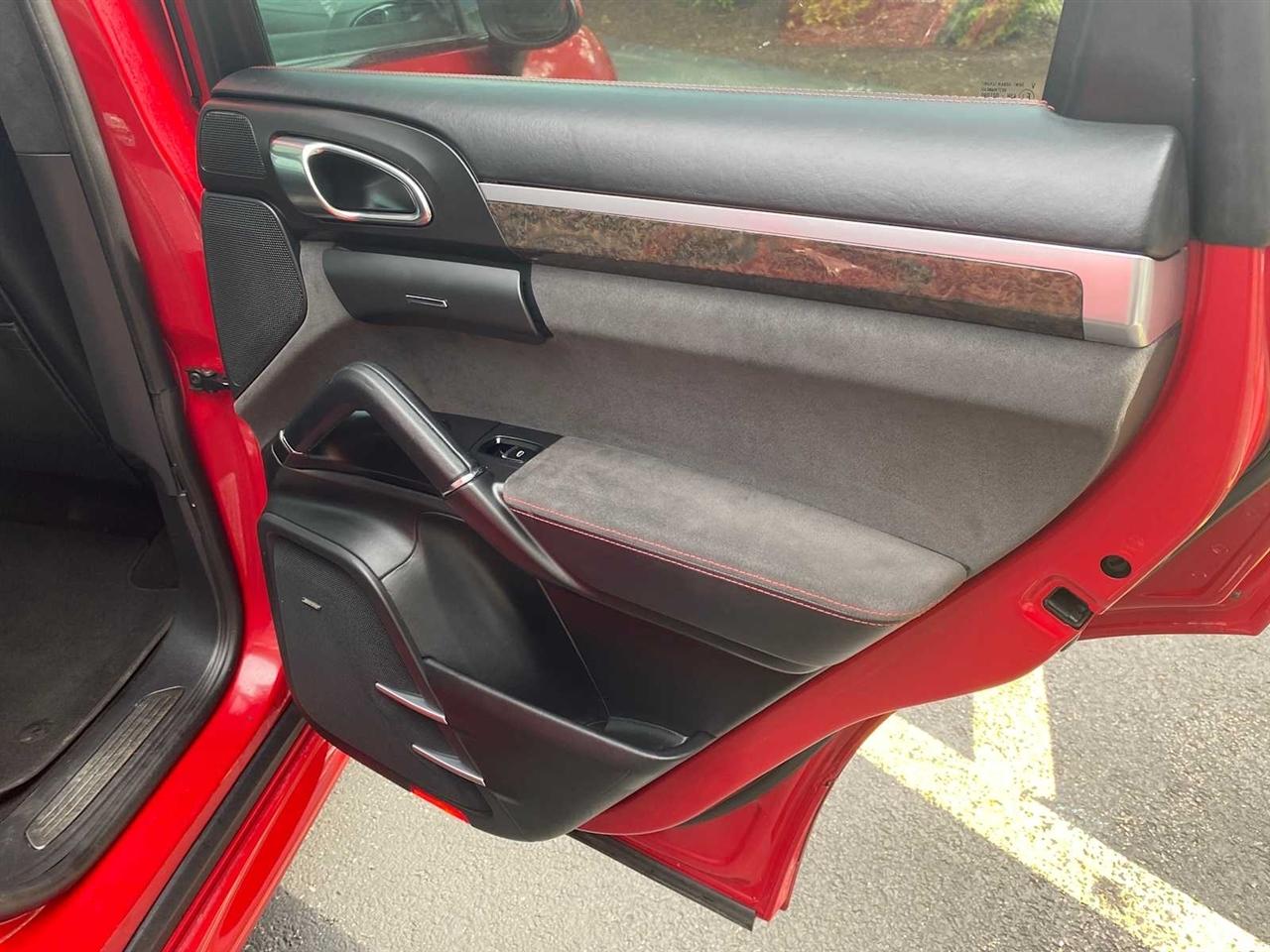 Porsche Cayenne GTS 2013