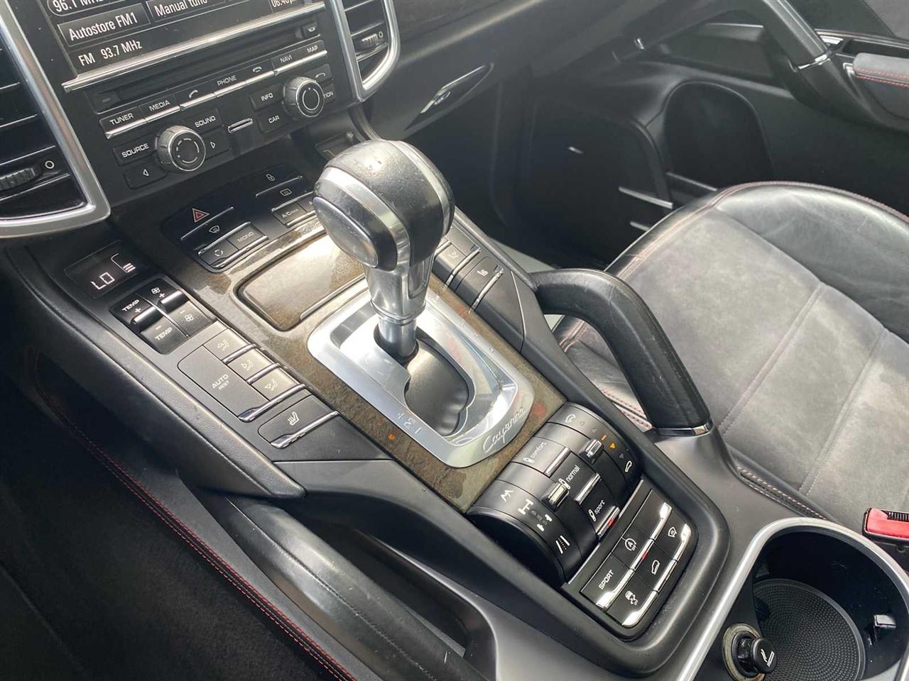Porsche Cayenne GTS 2013