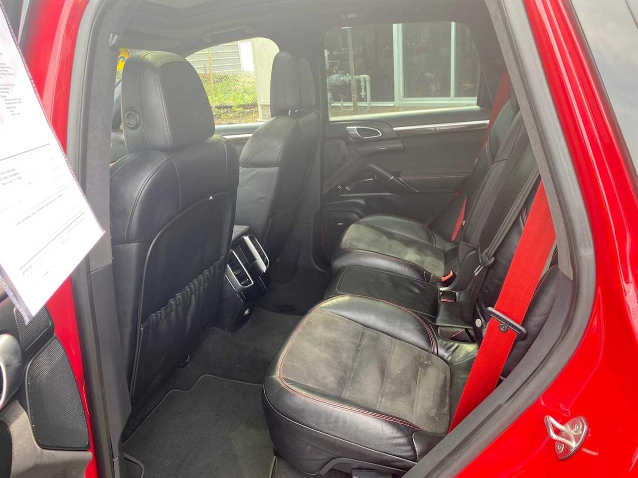 Porsche Cayenne GTS 2013