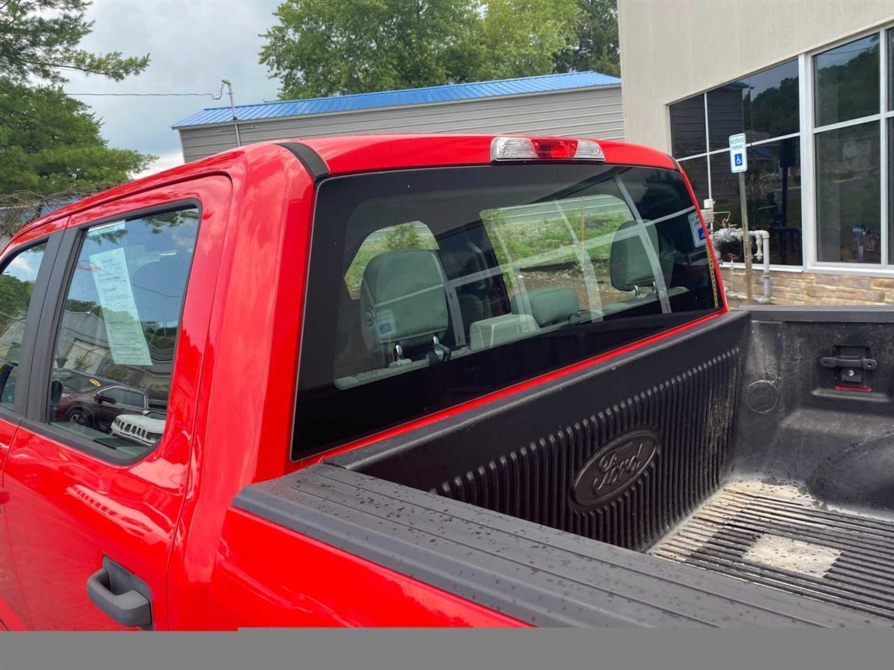 Ford F-150 XL SuperCrew 5.5-ft. Bed 4WD 2015