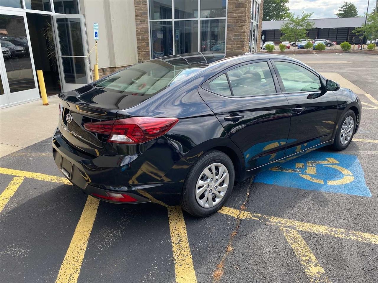 Hyundai Elantra SE 6AT 2019