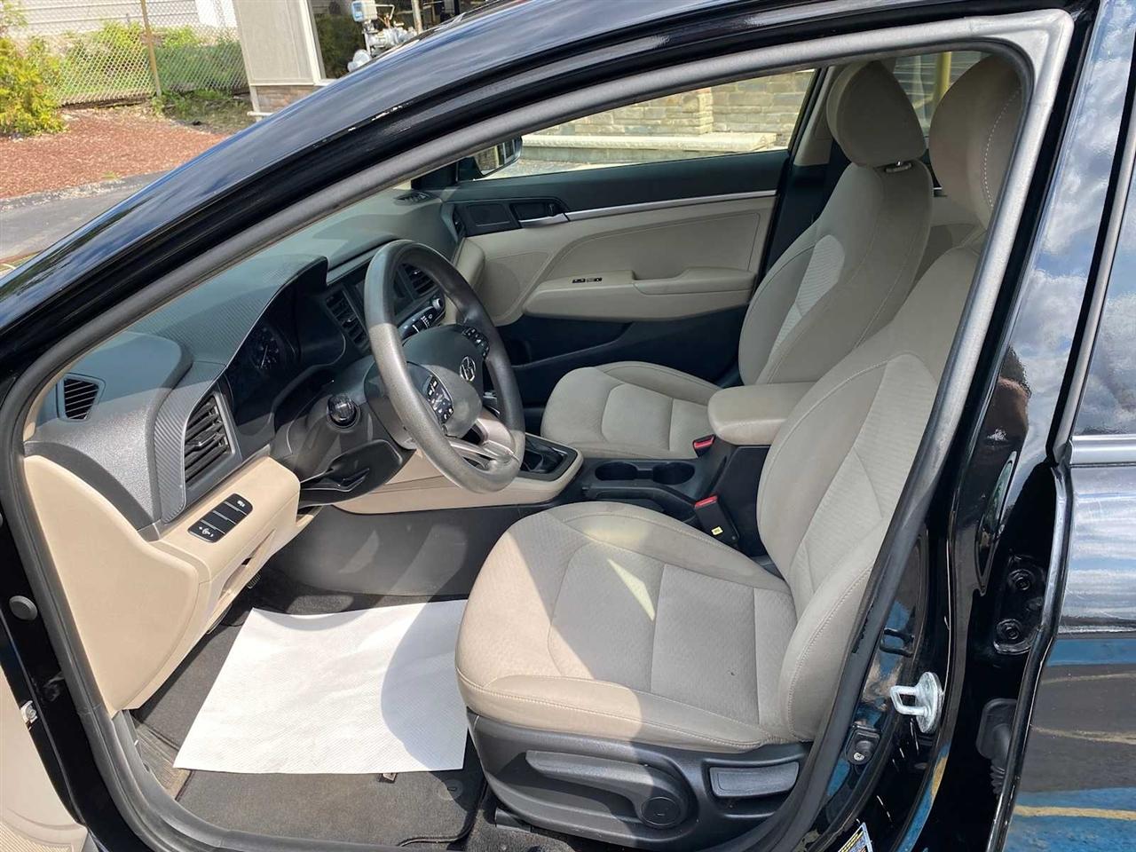 Hyundai Elantra SE 6AT 2019
