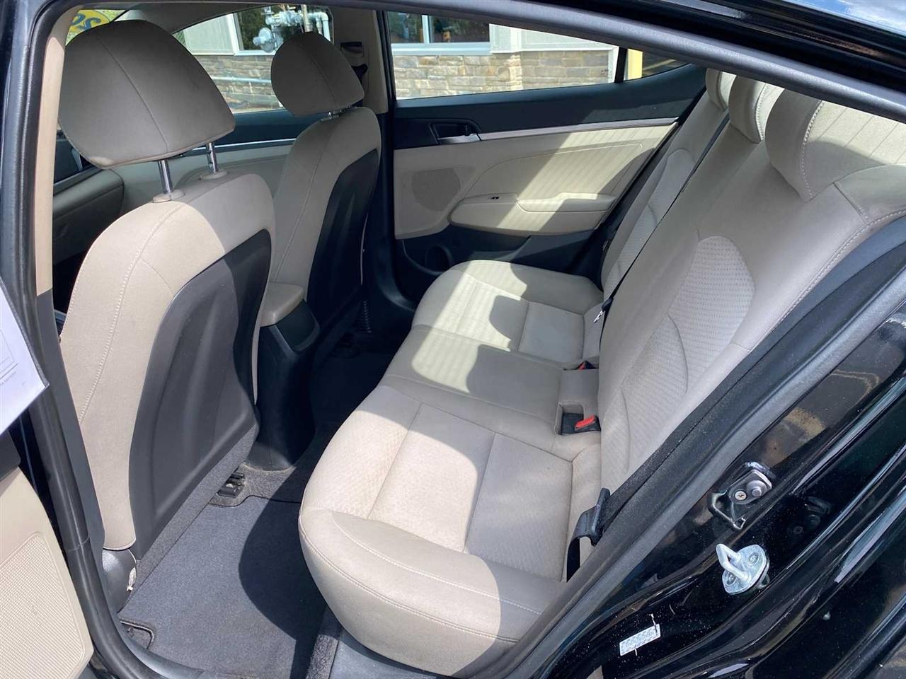 Hyundai Elantra SE 6AT 2019