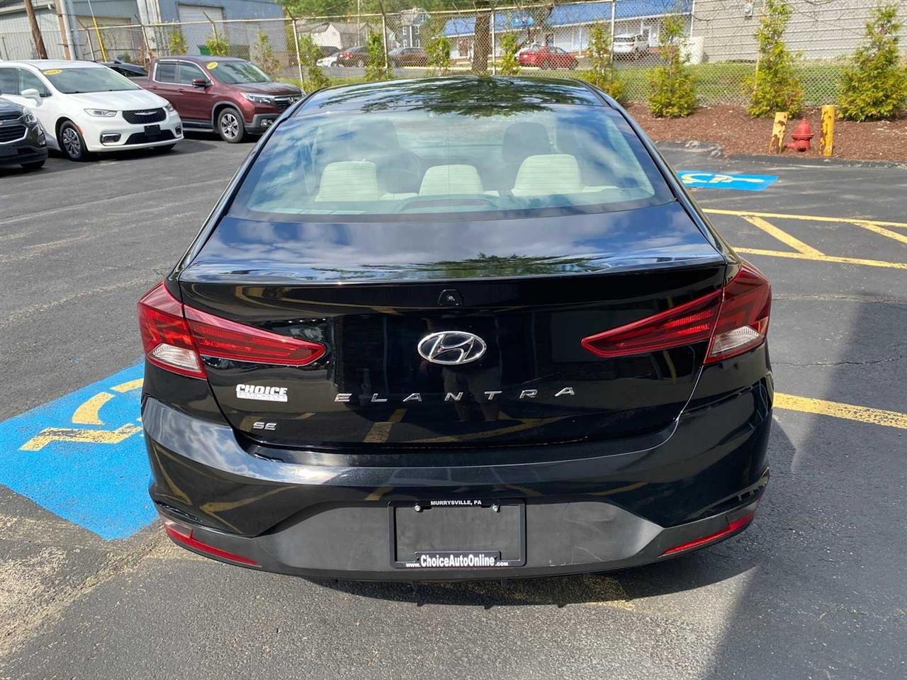 Hyundai Elantra SE 6AT 2019