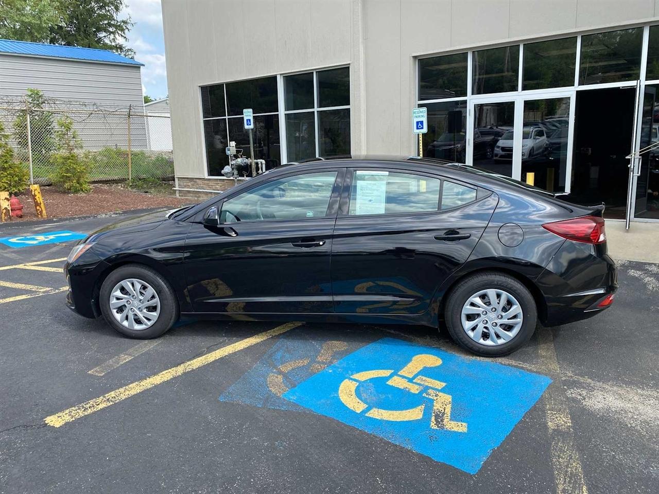 Hyundai Elantra SE 6AT 2019