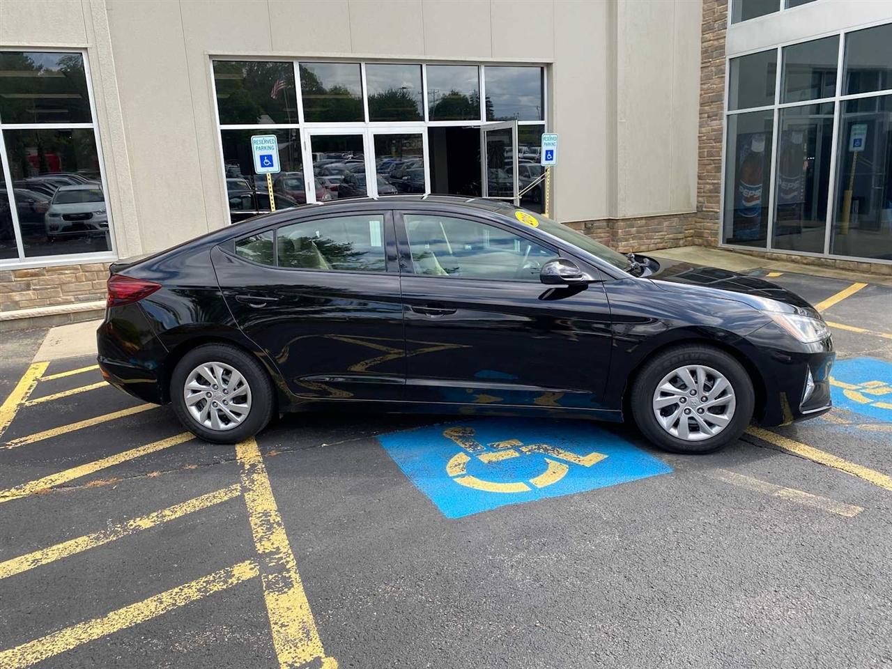 Hyundai Elantra SE 6AT 2019
