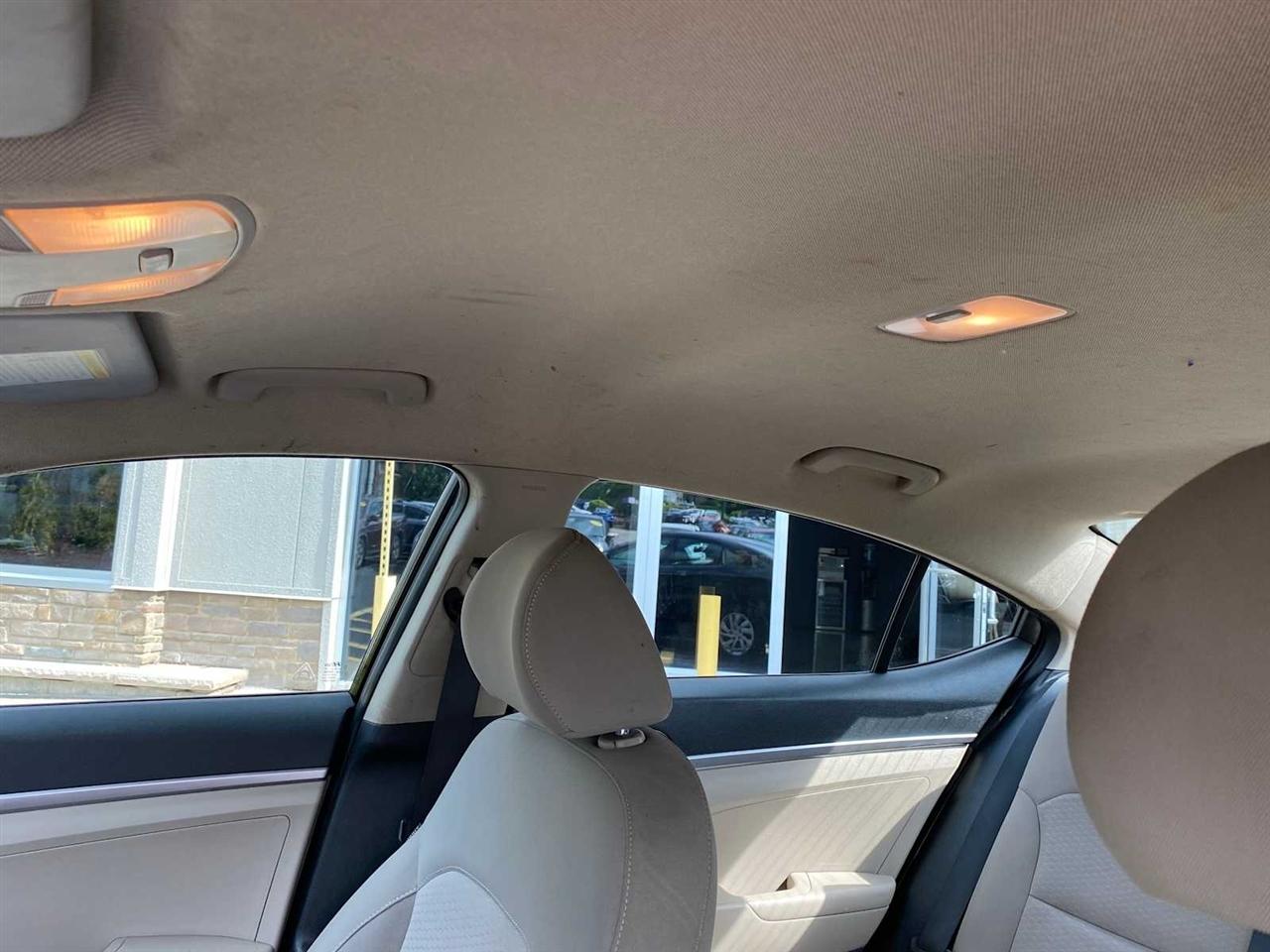 Hyundai Elantra SE 6AT 2019