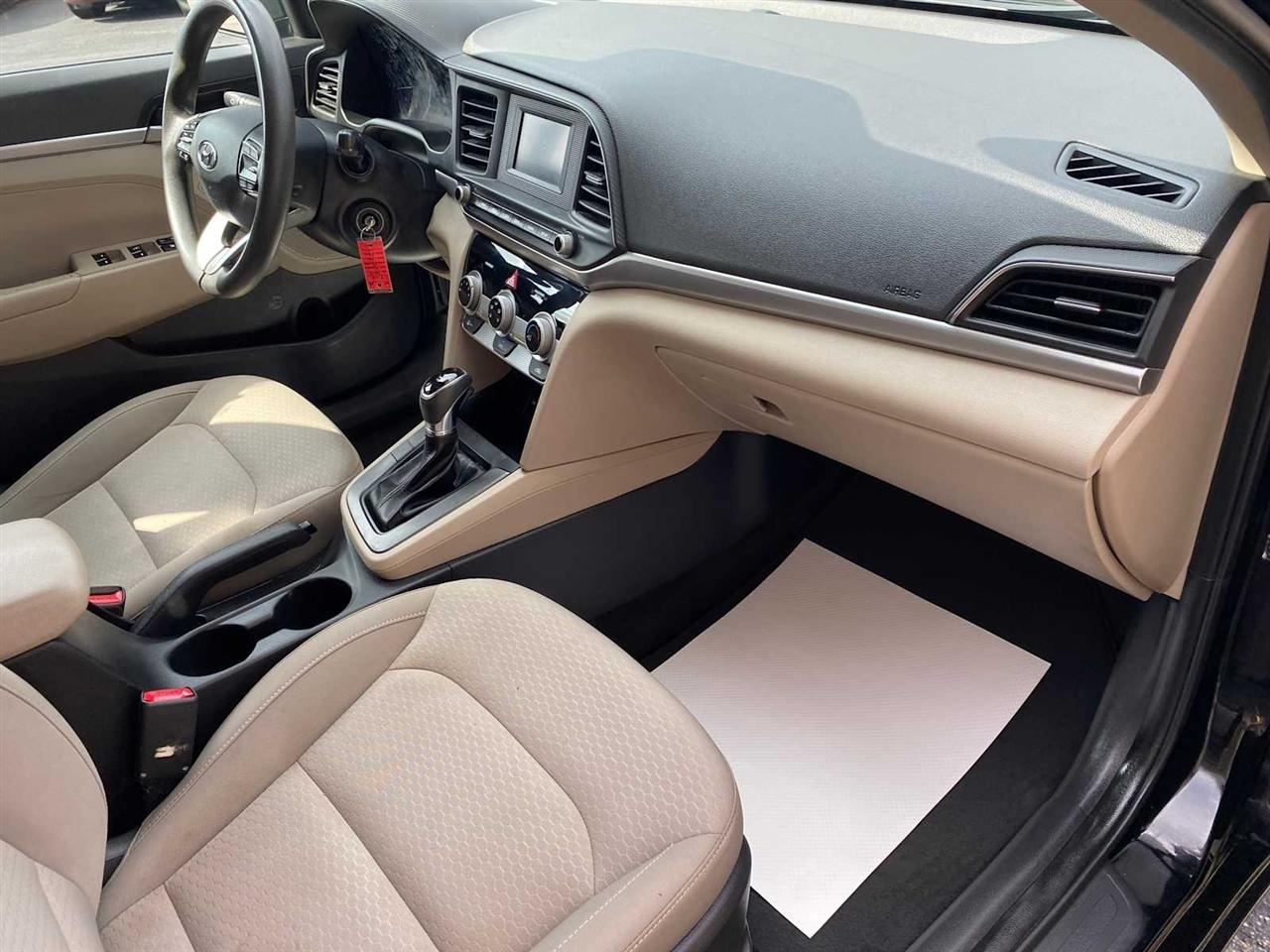 Hyundai Elantra SE 6AT 2019