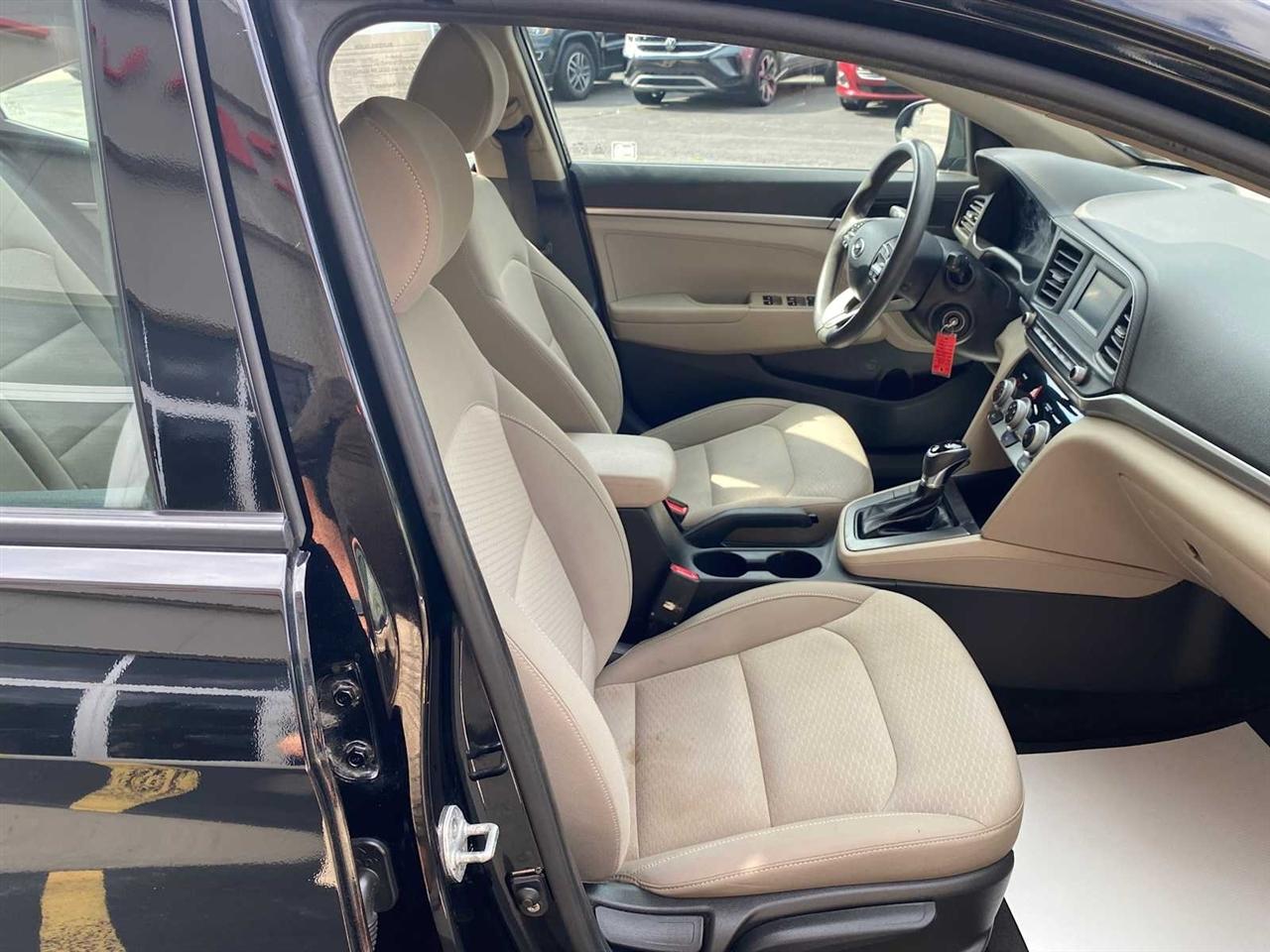 Hyundai Elantra SE 6AT 2019