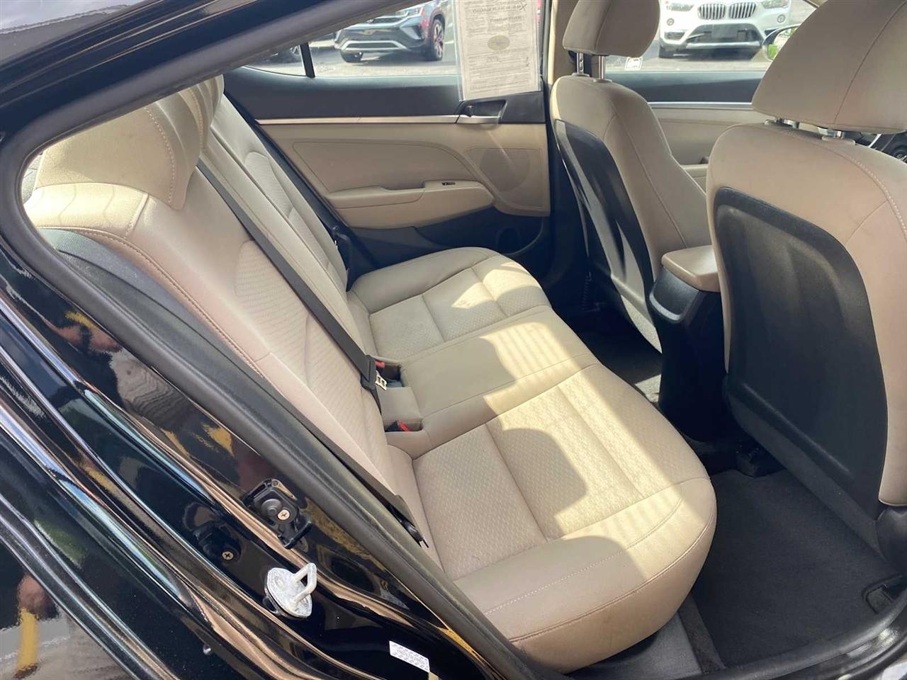 Hyundai Elantra SE 6AT 2019