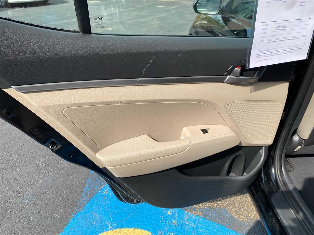 Hyundai Elantra SE 6AT 2019