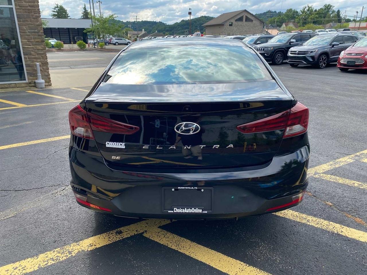 Hyundai Elantra SE 6AT 2019