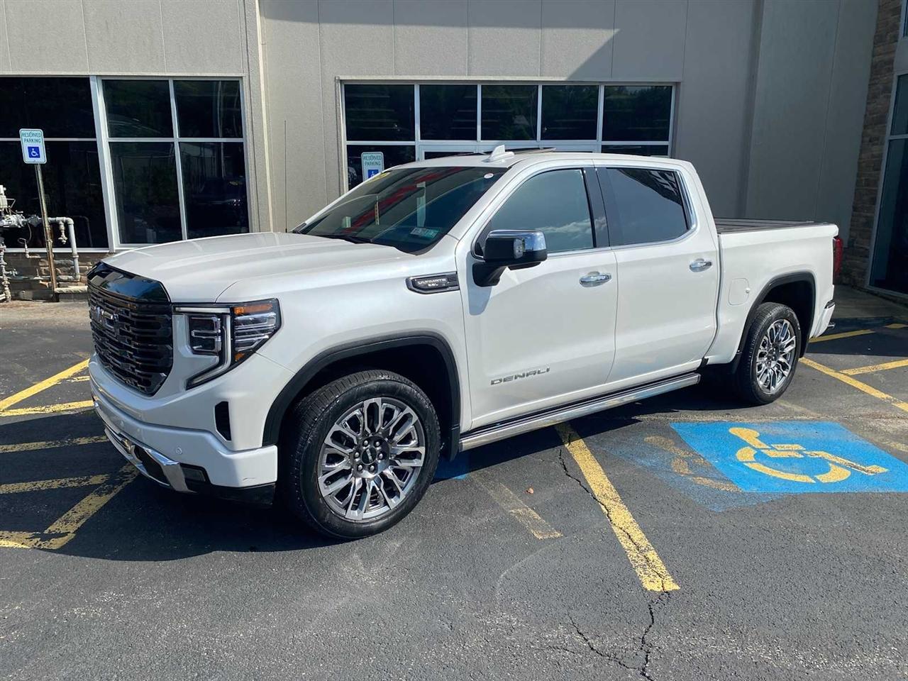 GMC Sierra 1500 Denali Ultimate Crew Cab 4WD 2024