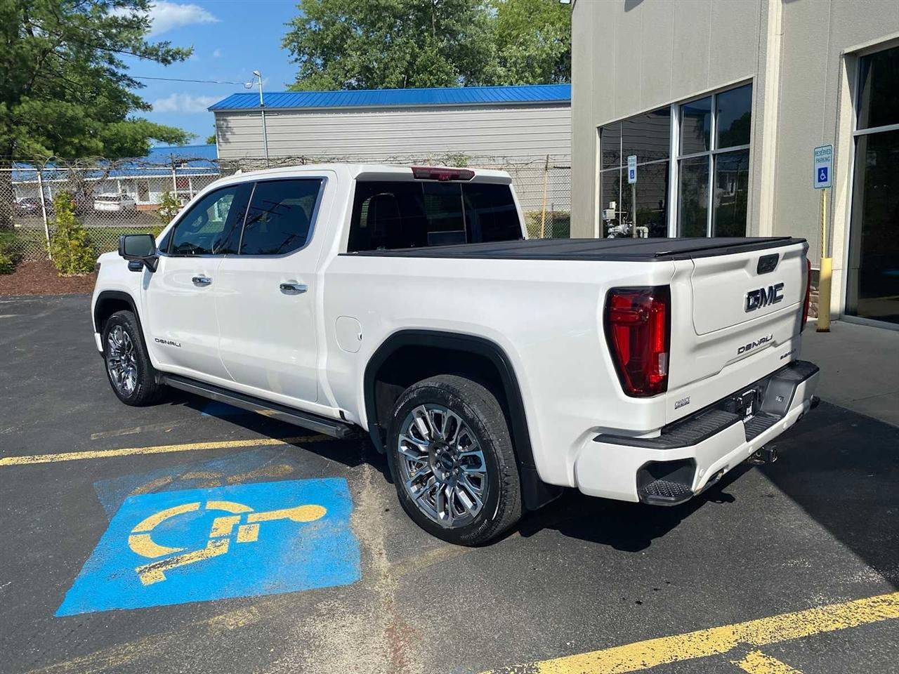 GMC Sierra 1500 Denali Ultimate Crew Cab 4WD 2024