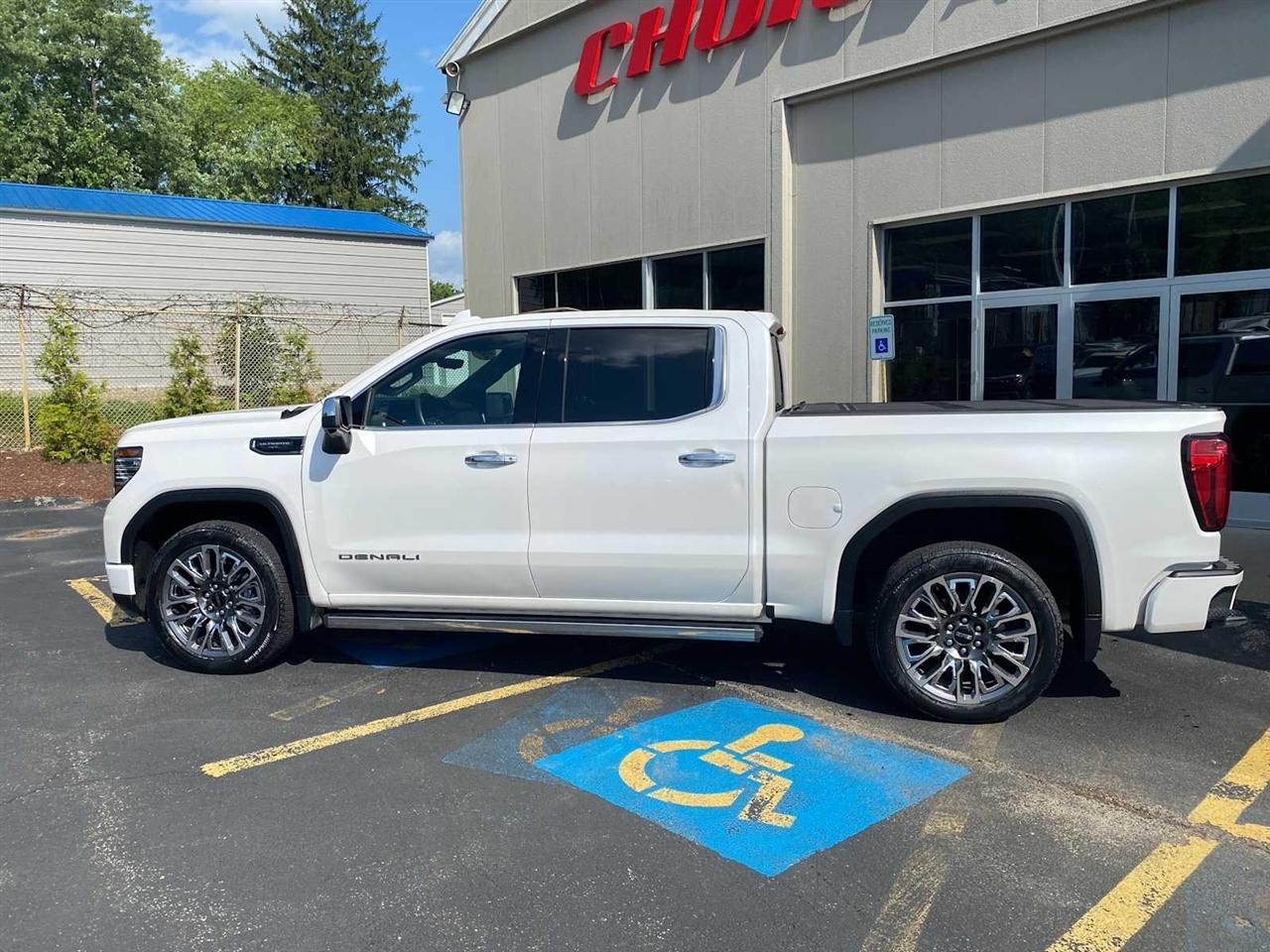 GMC Sierra 1500 Denali Ultimate Crew Cab 4WD 2024