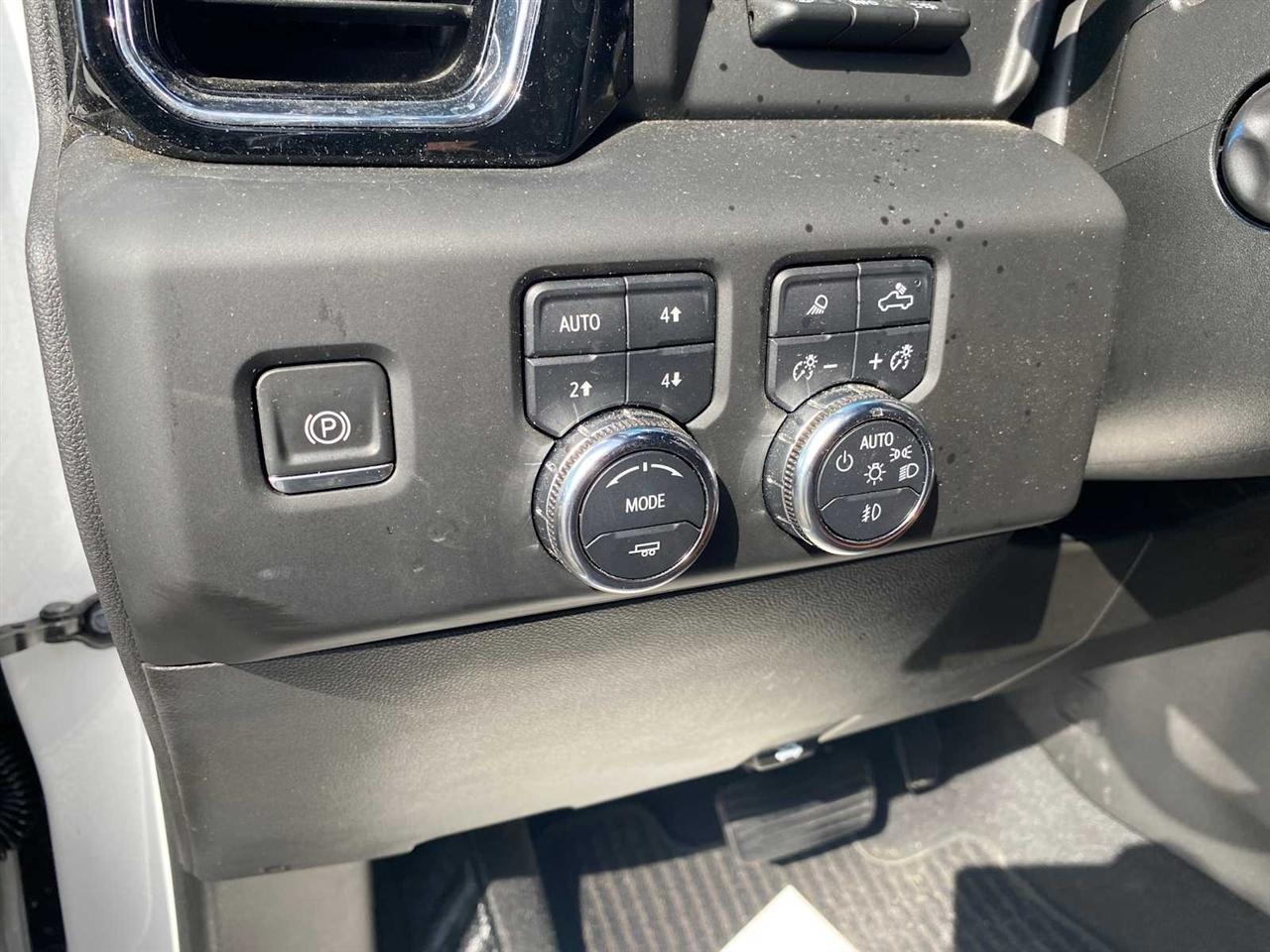 GMC Sierra 1500 Denali Ultimate Crew Cab 4WD 2024