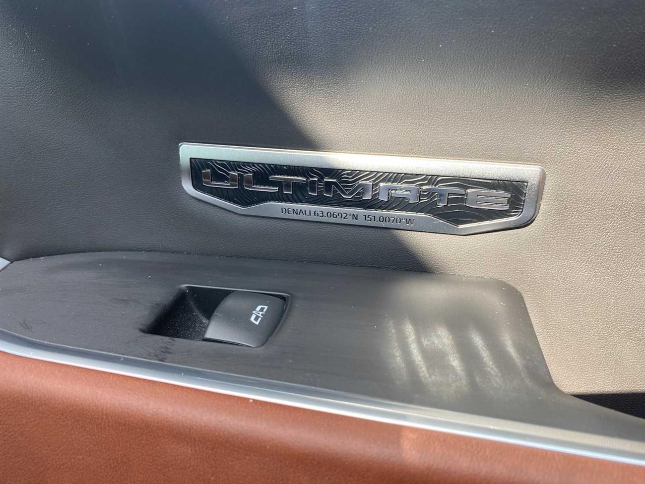 GMC Sierra 1500 Denali Ultimate Crew Cab 4WD 2024
