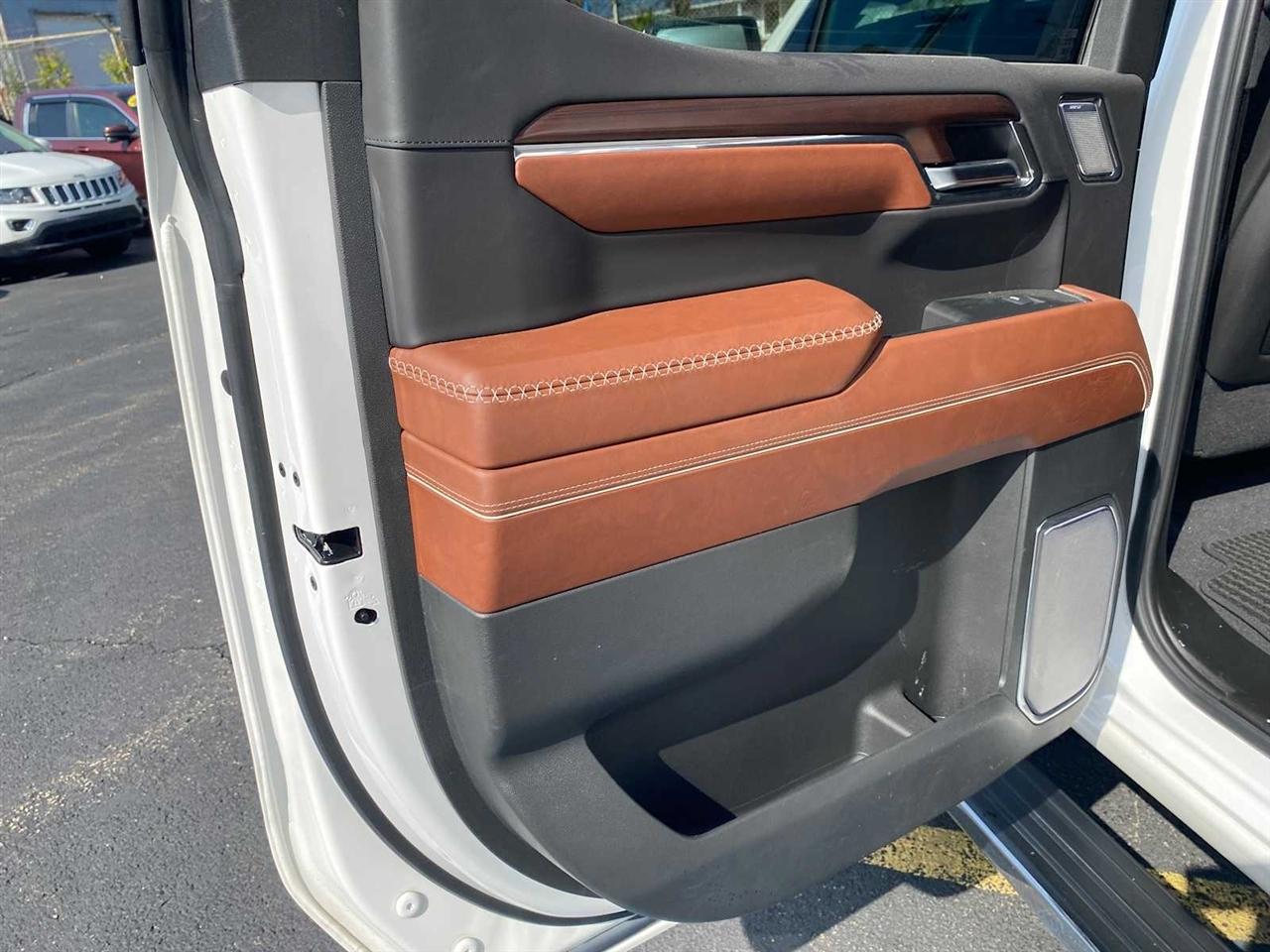 GMC Sierra 1500 Denali Ultimate Crew Cab 4WD 2024