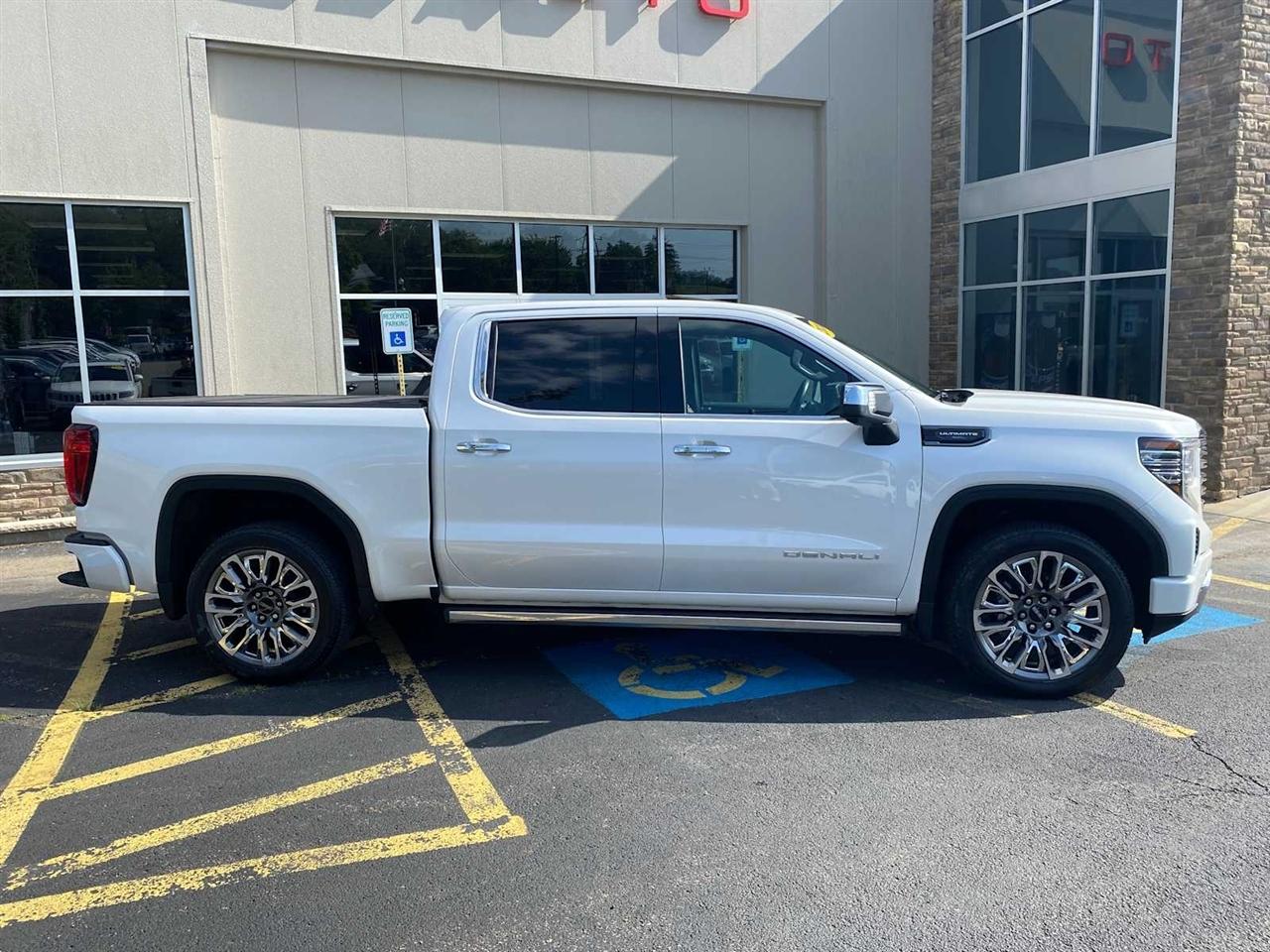 GMC Sierra 1500 Denali Ultimate Crew Cab 4WD 2024