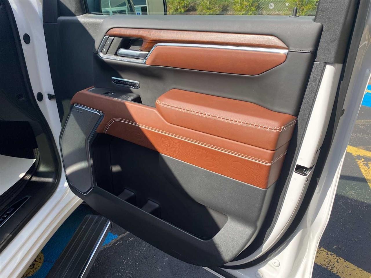 GMC Sierra 1500 Denali Ultimate Crew Cab 4WD 2024