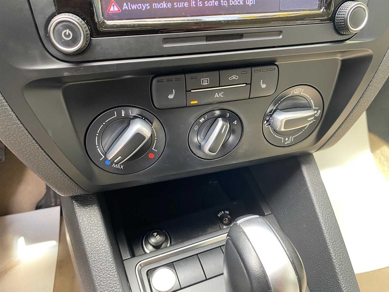 Volkswagen Jetta SE 6A 2015