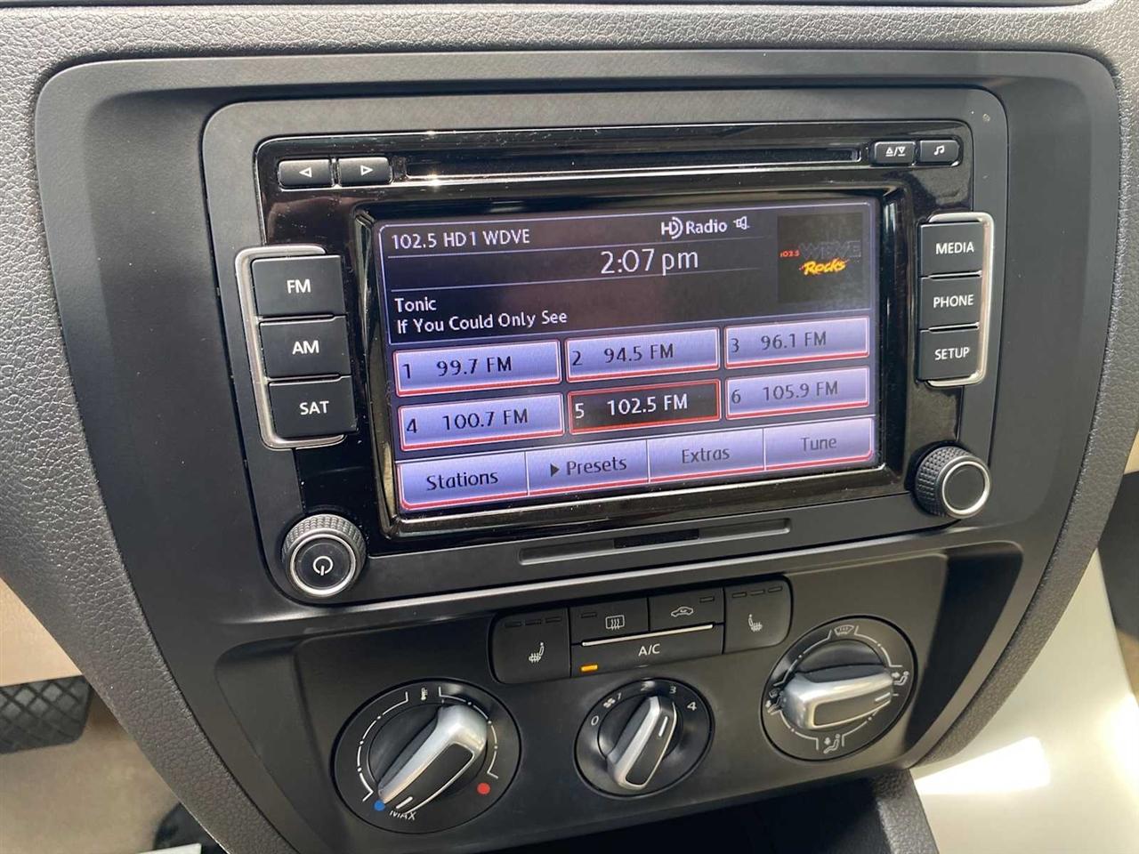Volkswagen Jetta SE 6A 2015