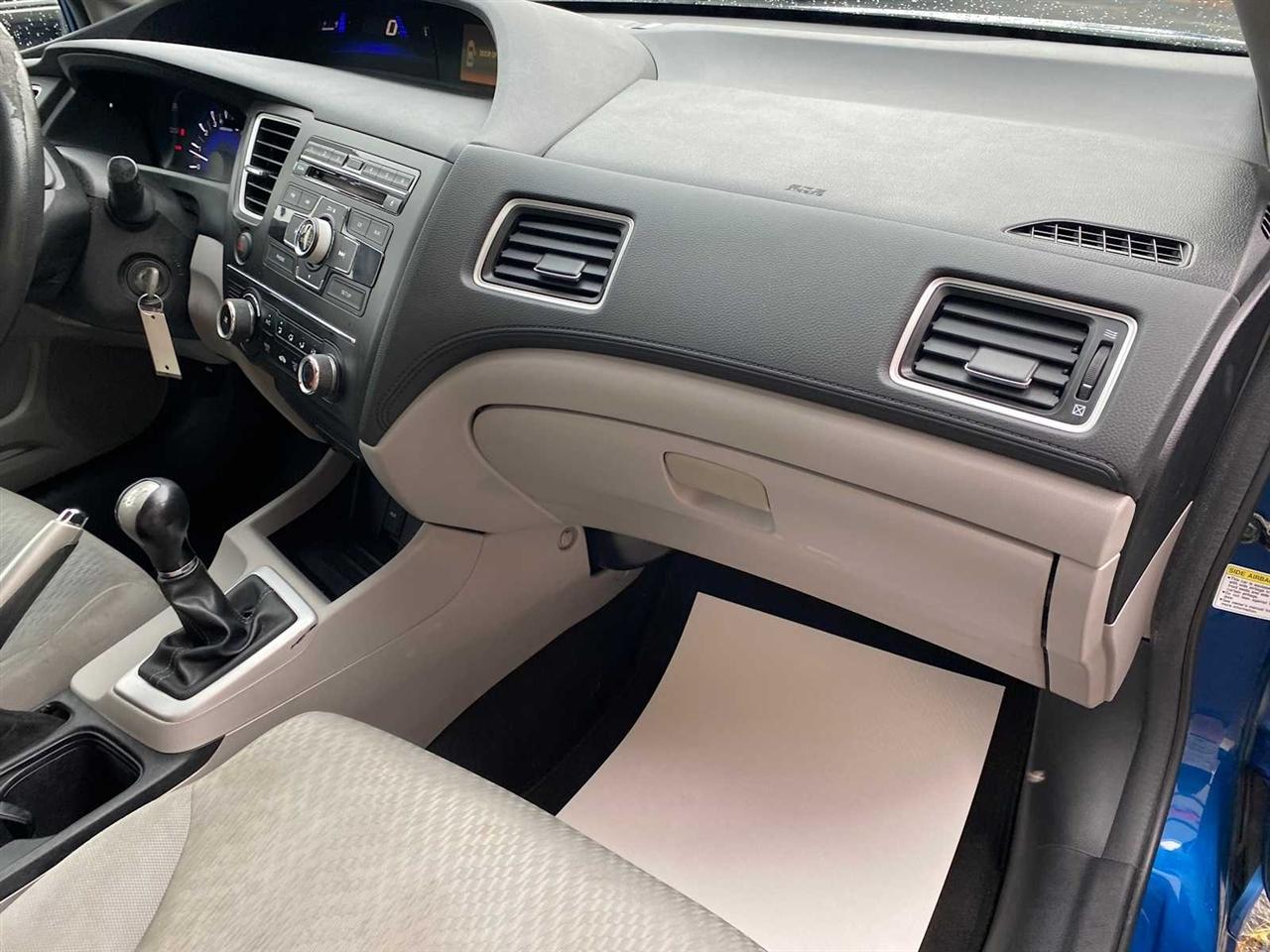 Honda Civic LX Sedan 5-Speed MT 2015