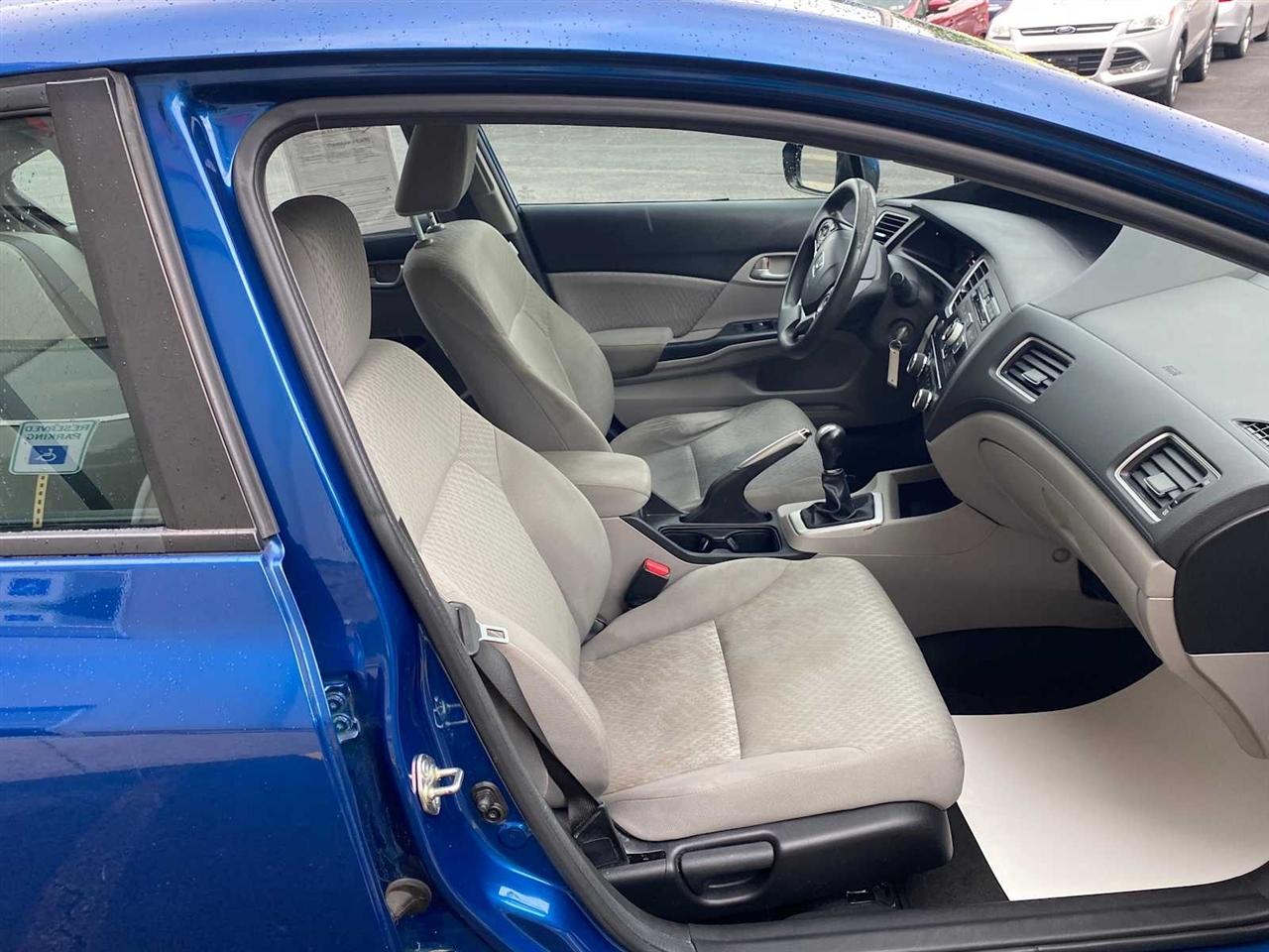 Honda Civic LX Sedan 5-Speed MT 2015