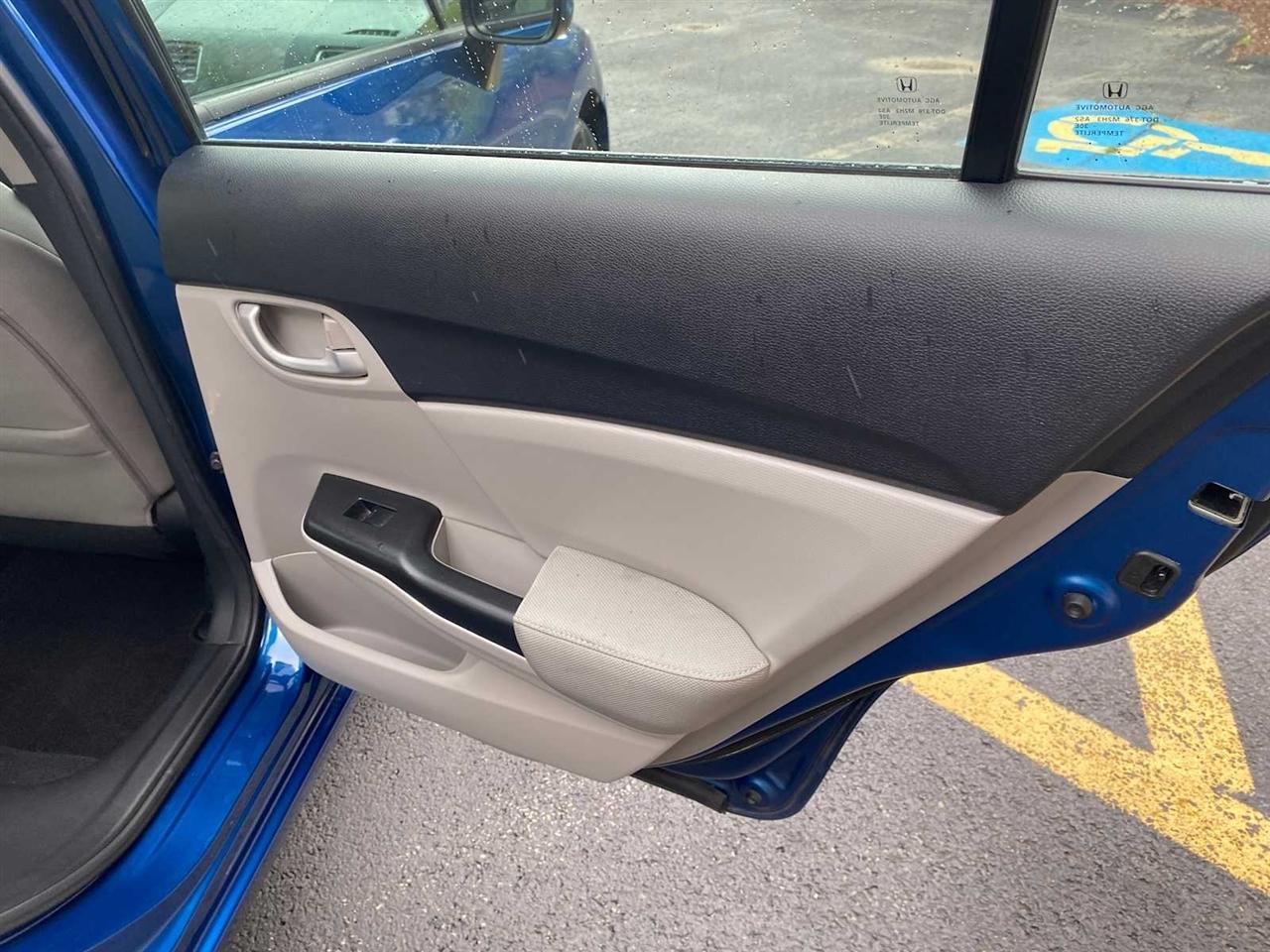 Honda Civic LX Sedan 5-Speed MT 2015
