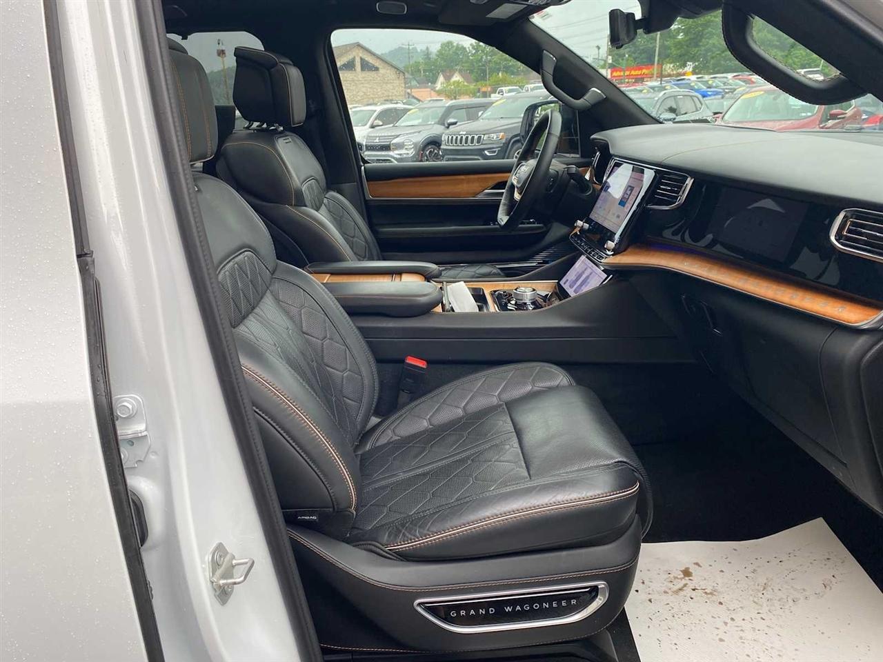 Jeep Grand Wagoneer Series III 4WD 2024