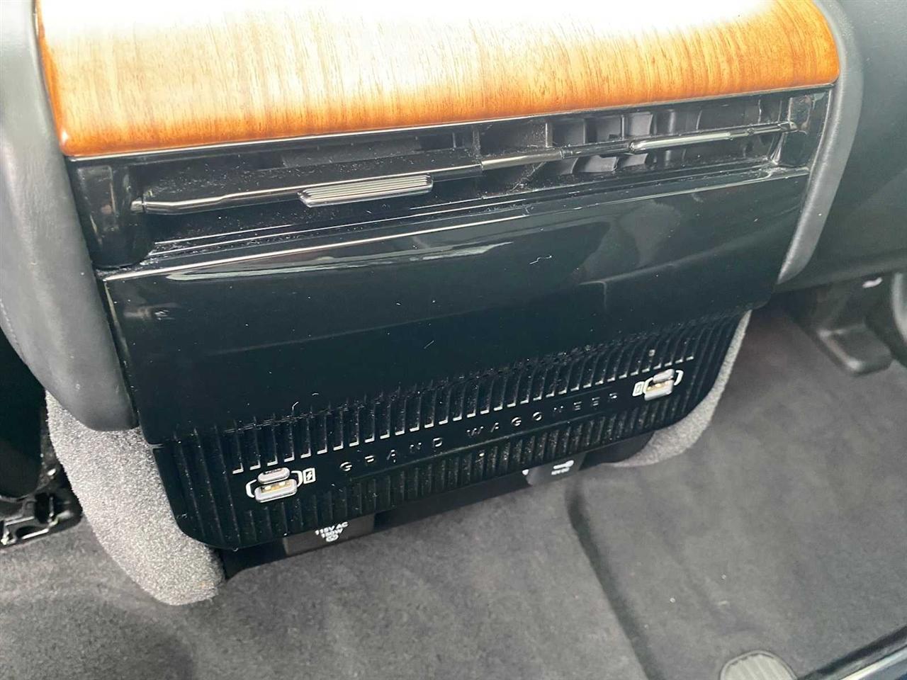 Jeep Grand Wagoneer Series III 4WD 2024