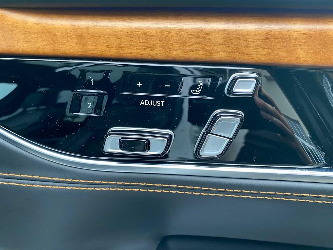 Jeep Grand Wagoneer Series III 4WD 2024