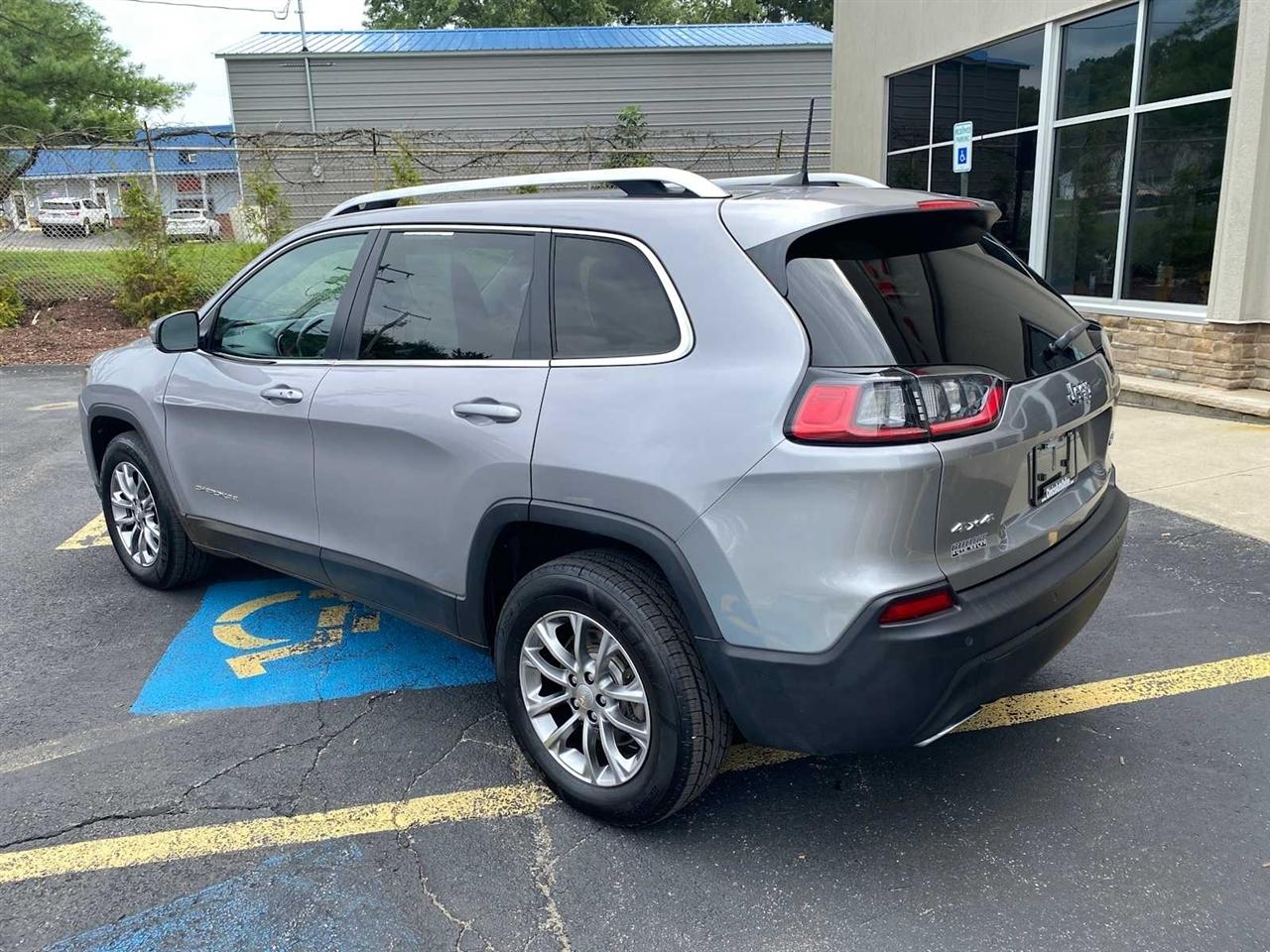 Jeep Cherokee Latitude LUX 4D SUV 4WD 2021