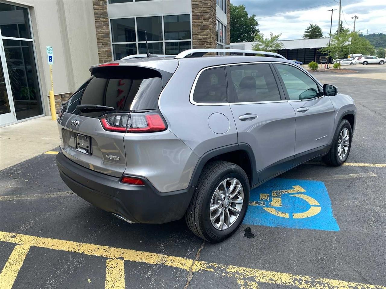 Jeep Cherokee Latitude LUX 4D SUV 4WD 2021